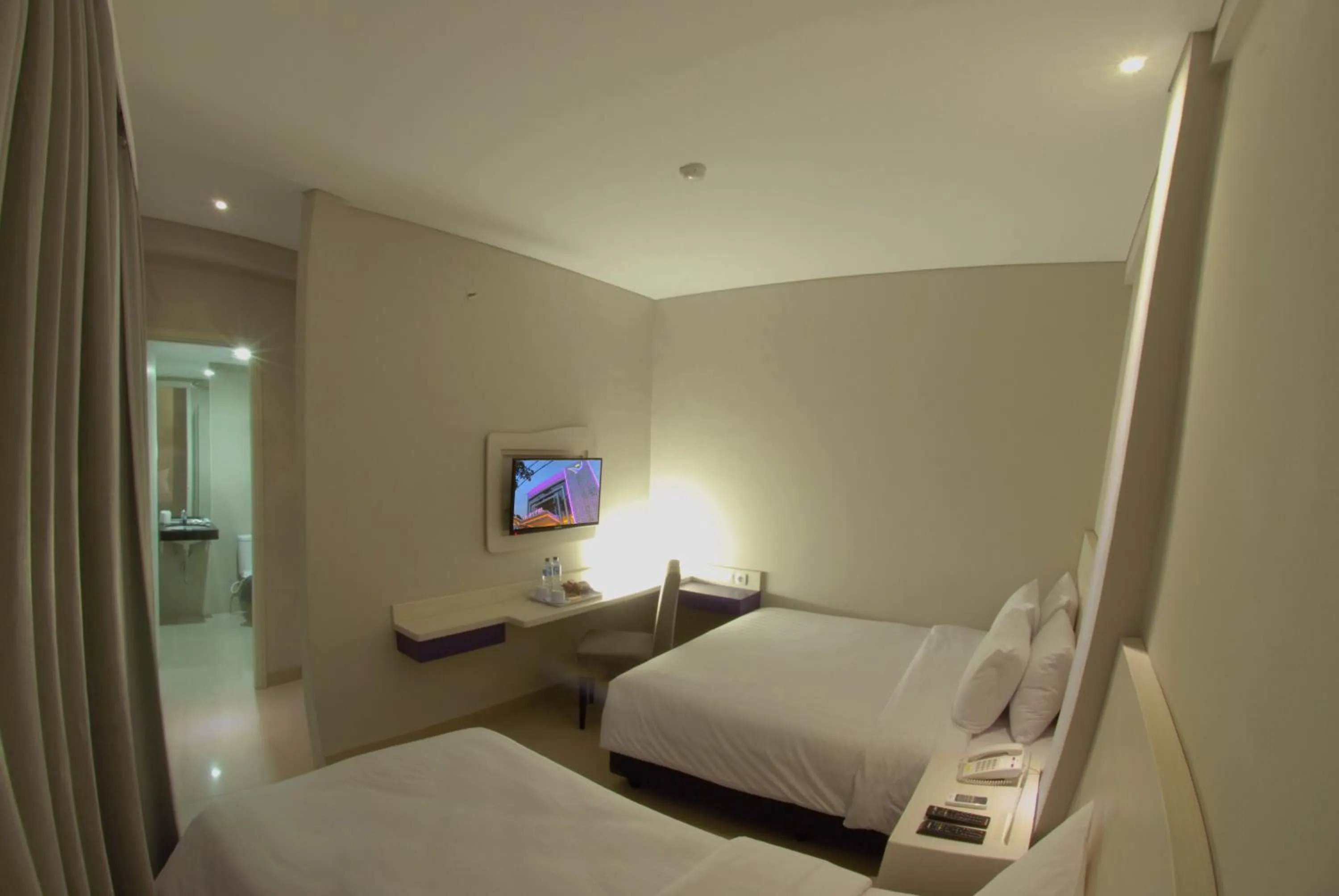 Photo of the whole room, Bed in Vio Veteran