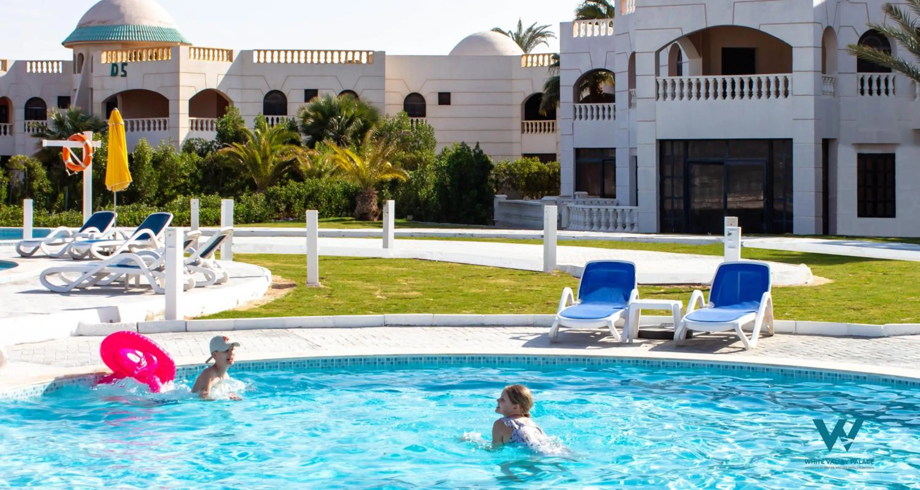 Pool view in White Valley Palace
