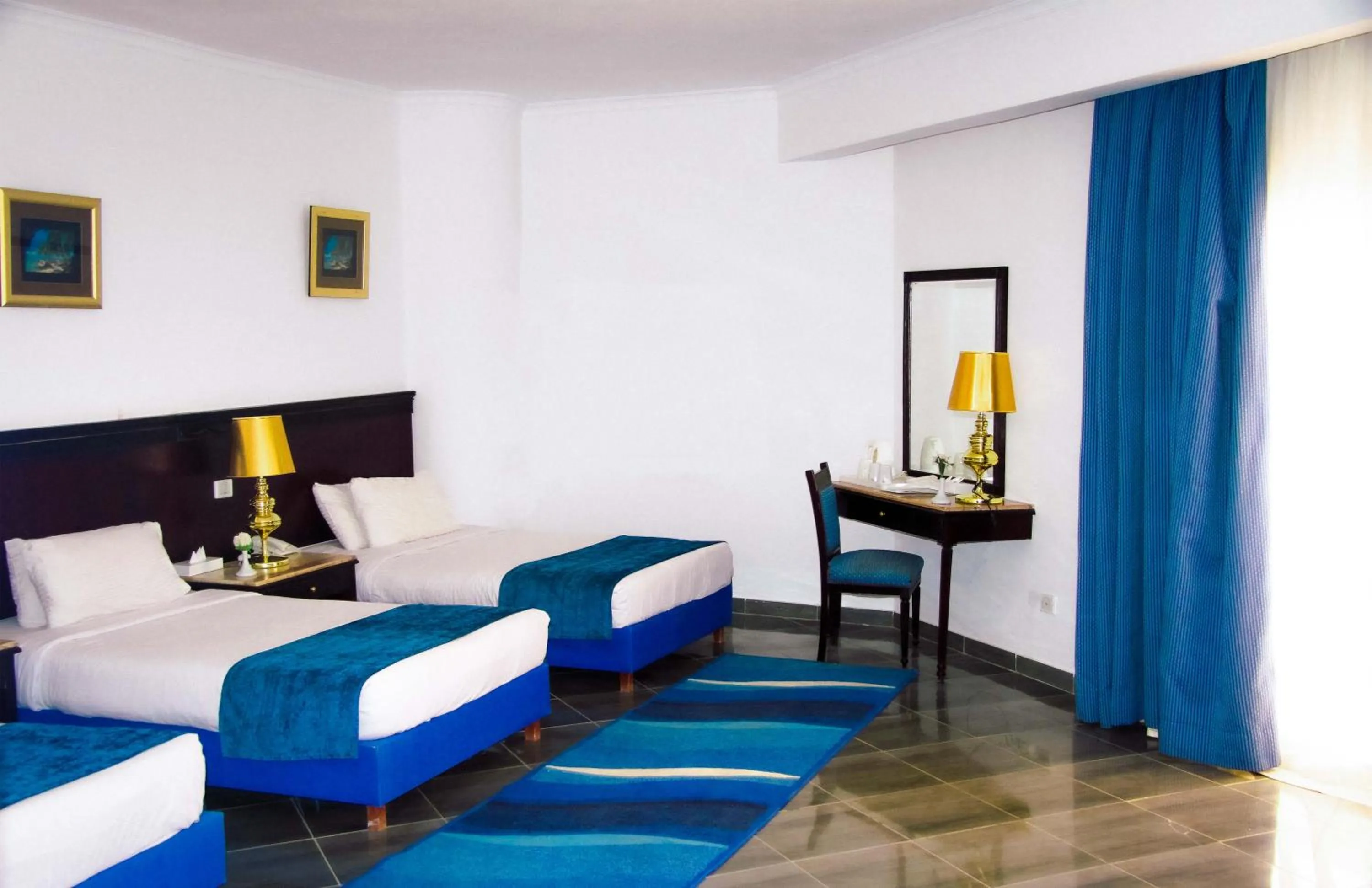 Guests in White Valley Palace