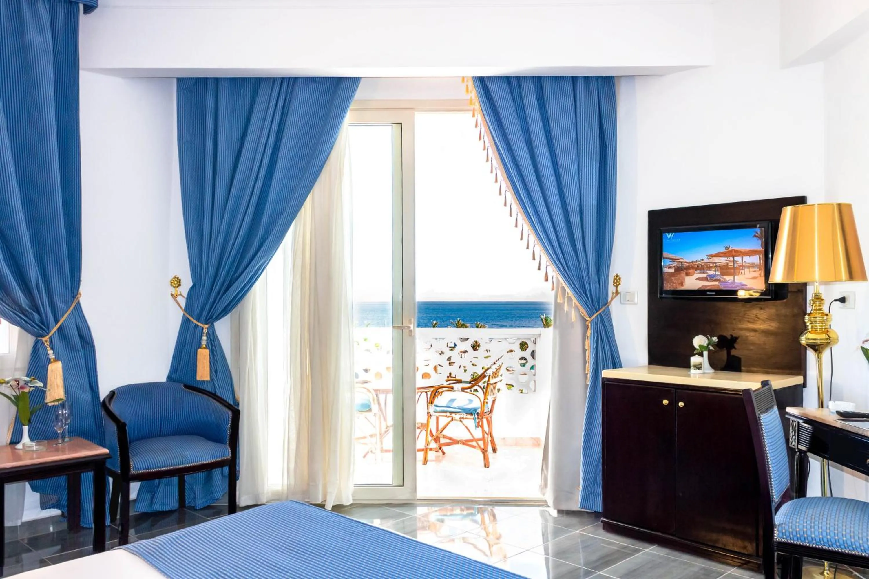 Guests in White Valley Palace