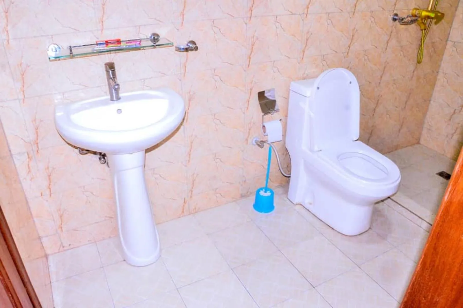 Shower in The Keza Hotel and Apartments