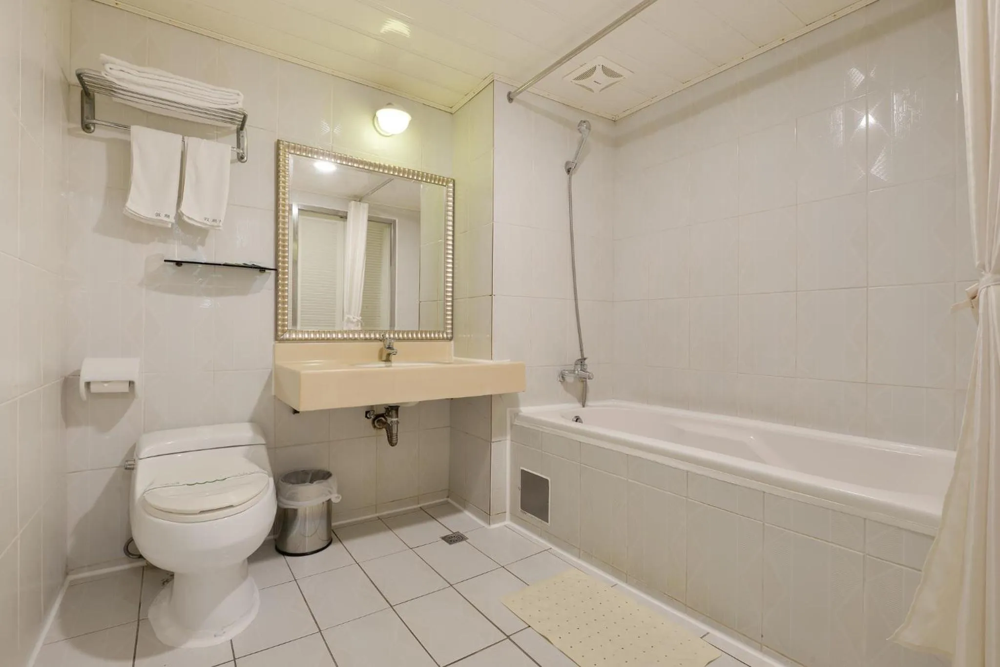 Bathroom in Kaja Hotel