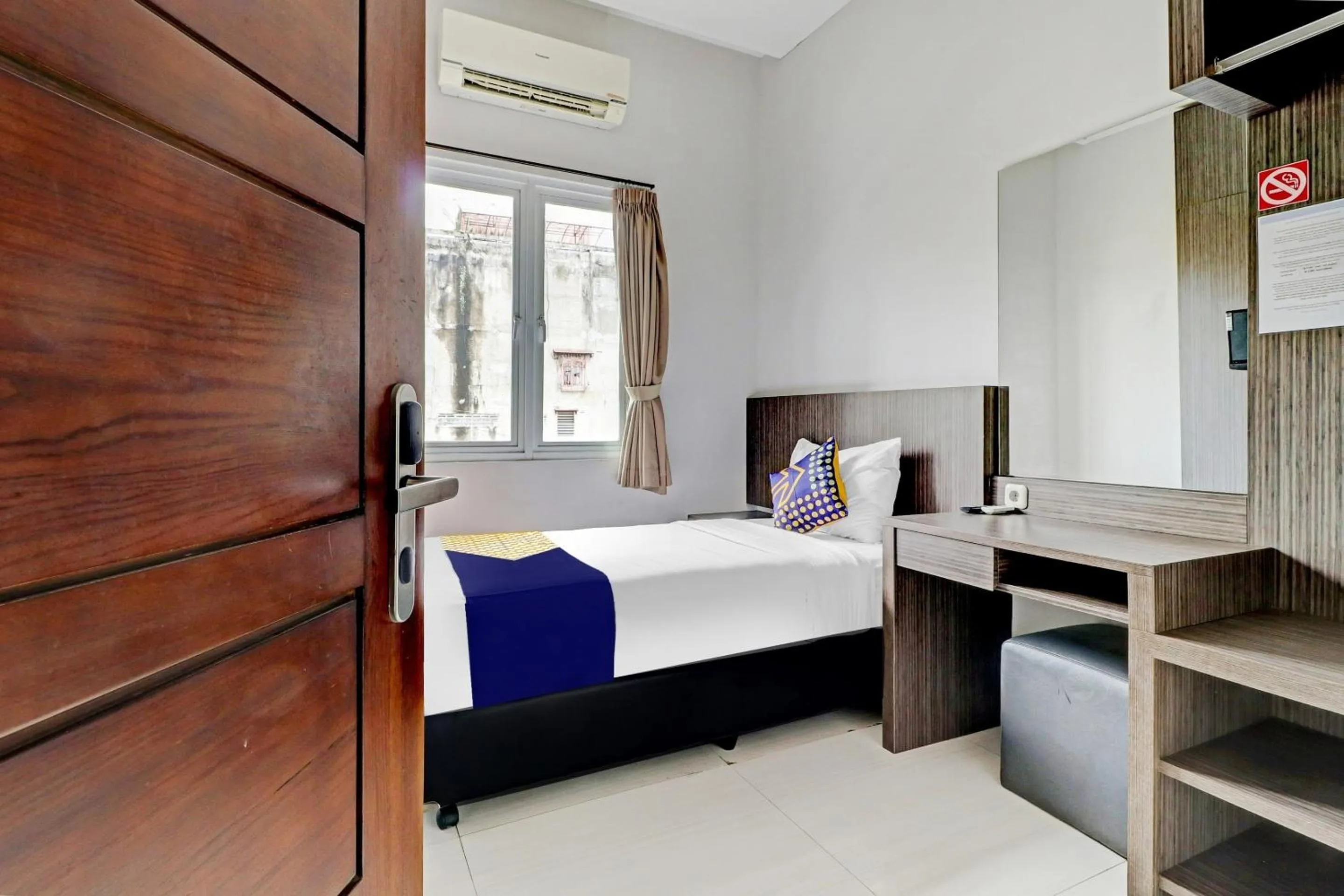 Bedroom, Bed in Hotel O Cihampelas Near Ciwalk Formerly D'River Guest House