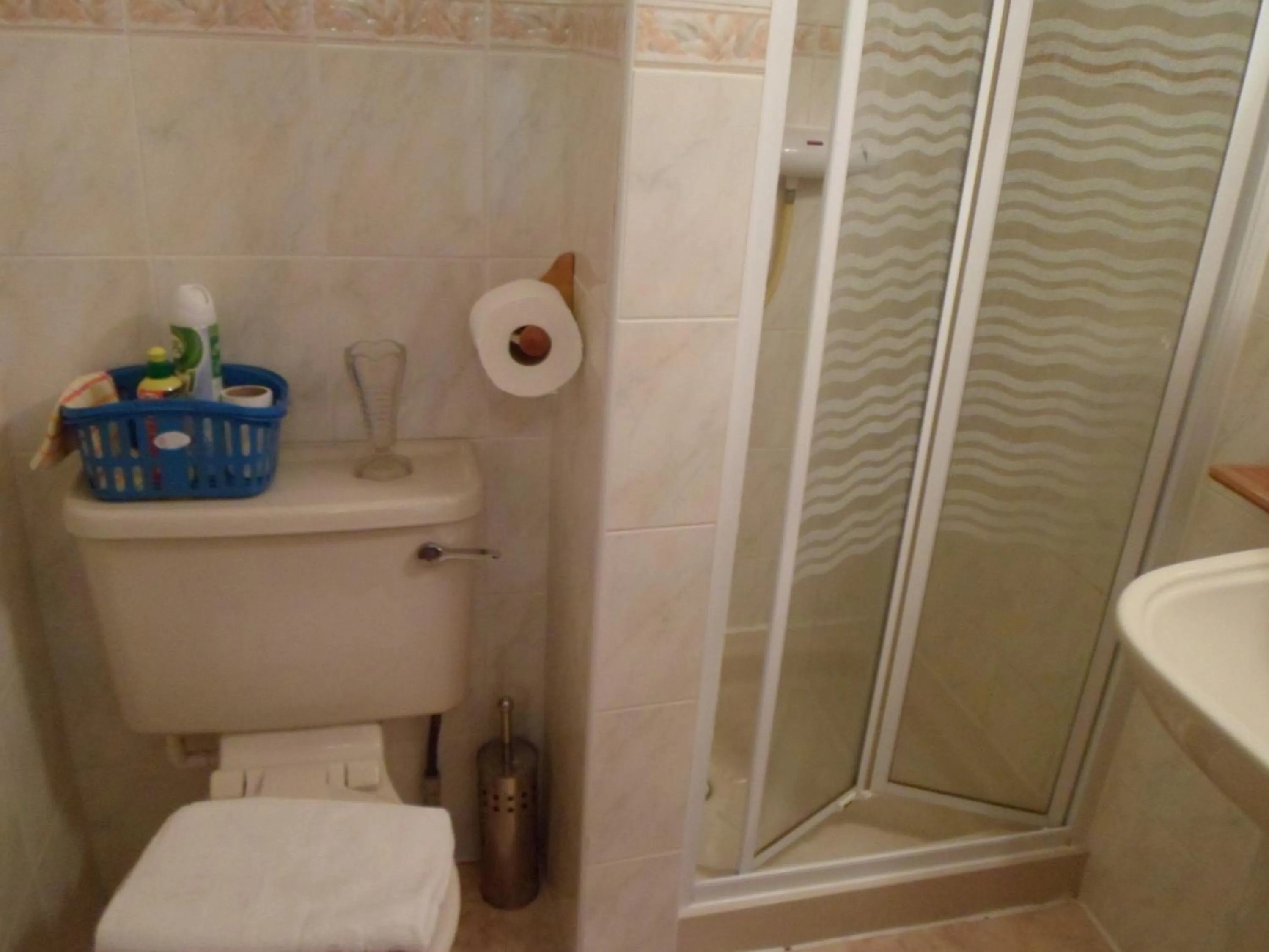 Bathroom in Camelot Hotel - Couples Only