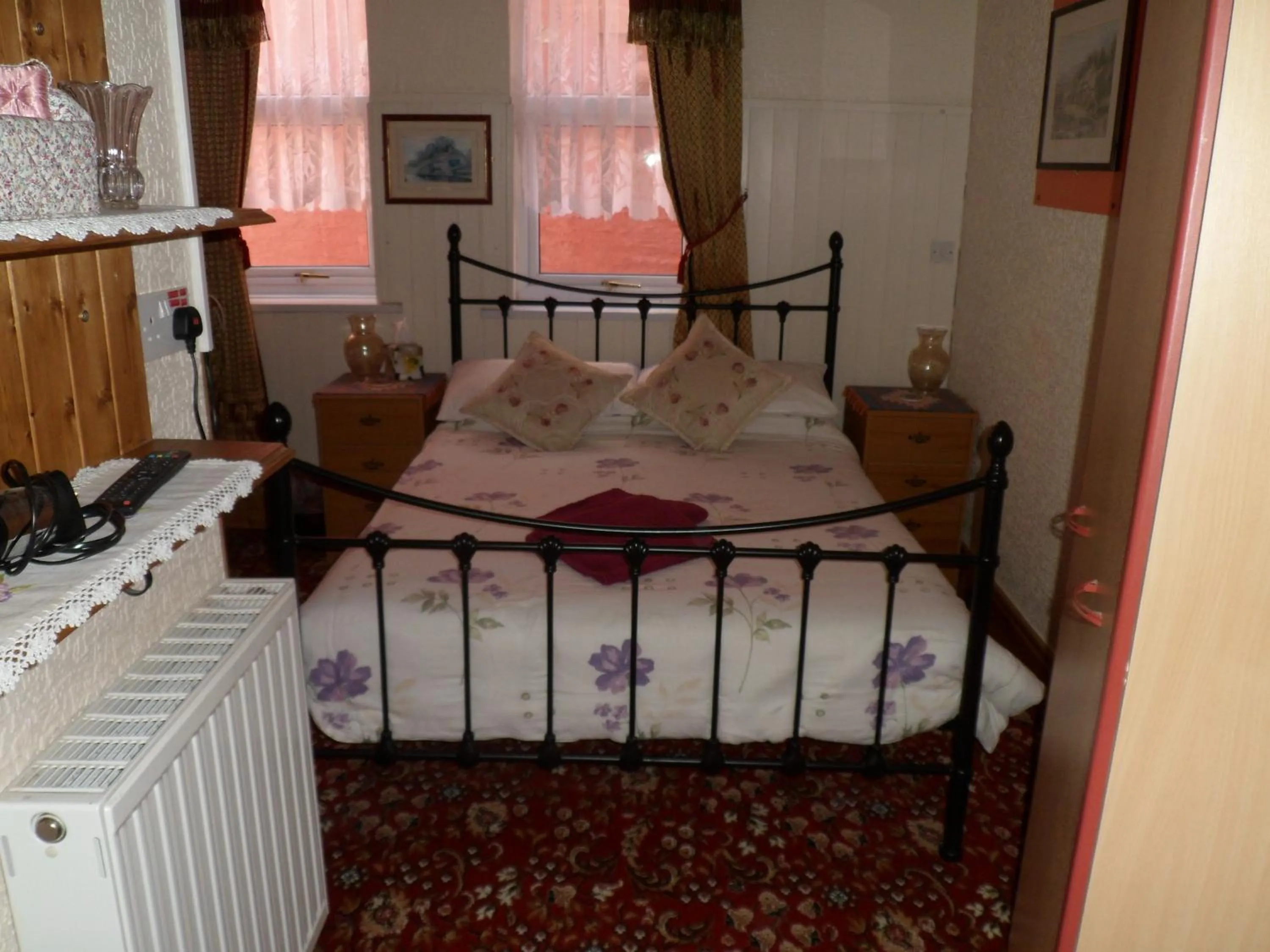 Bedroom in Camelot Hotel - Couples Only