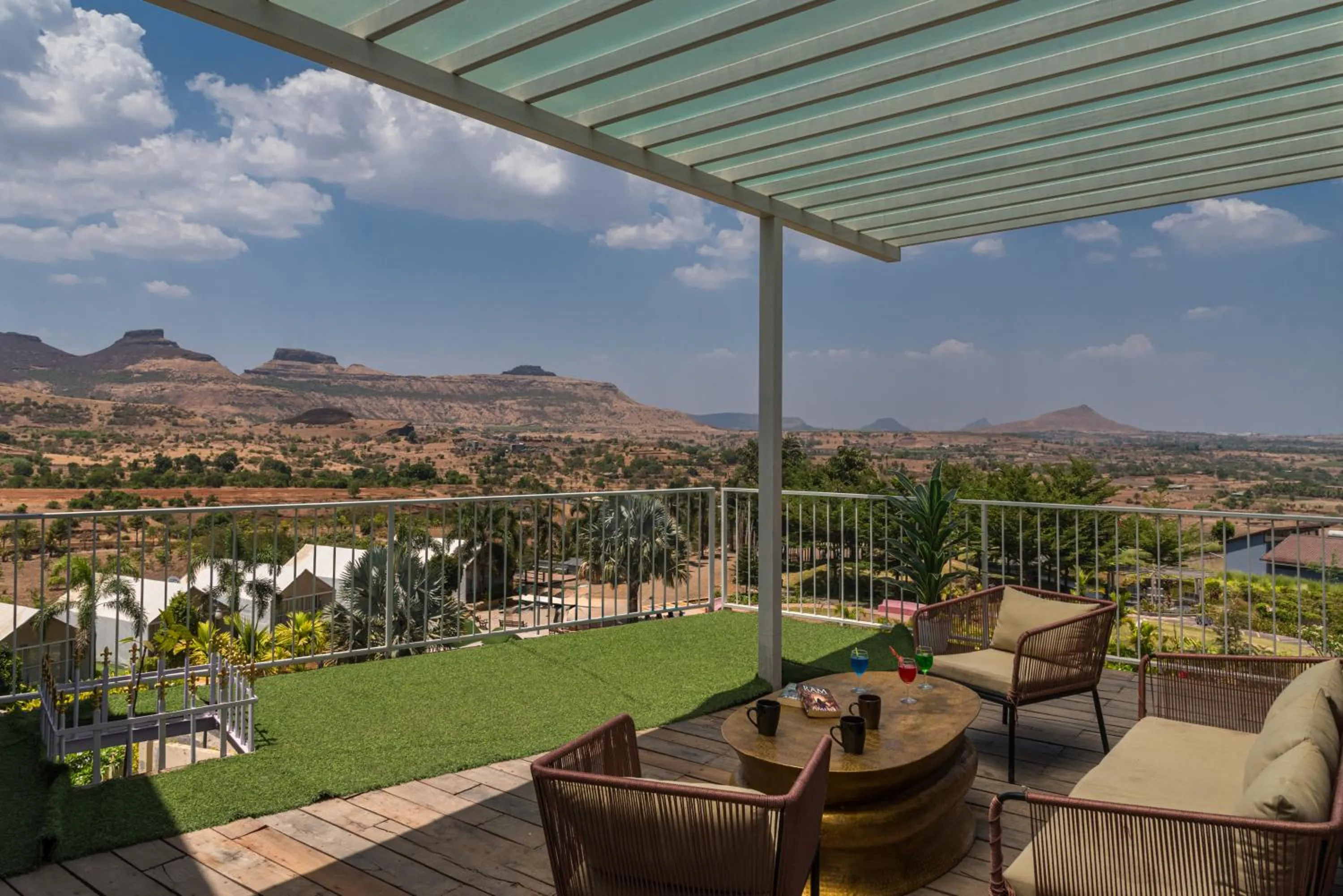 Lounge or bar in Wabi Sabi Resort, Igatpuri