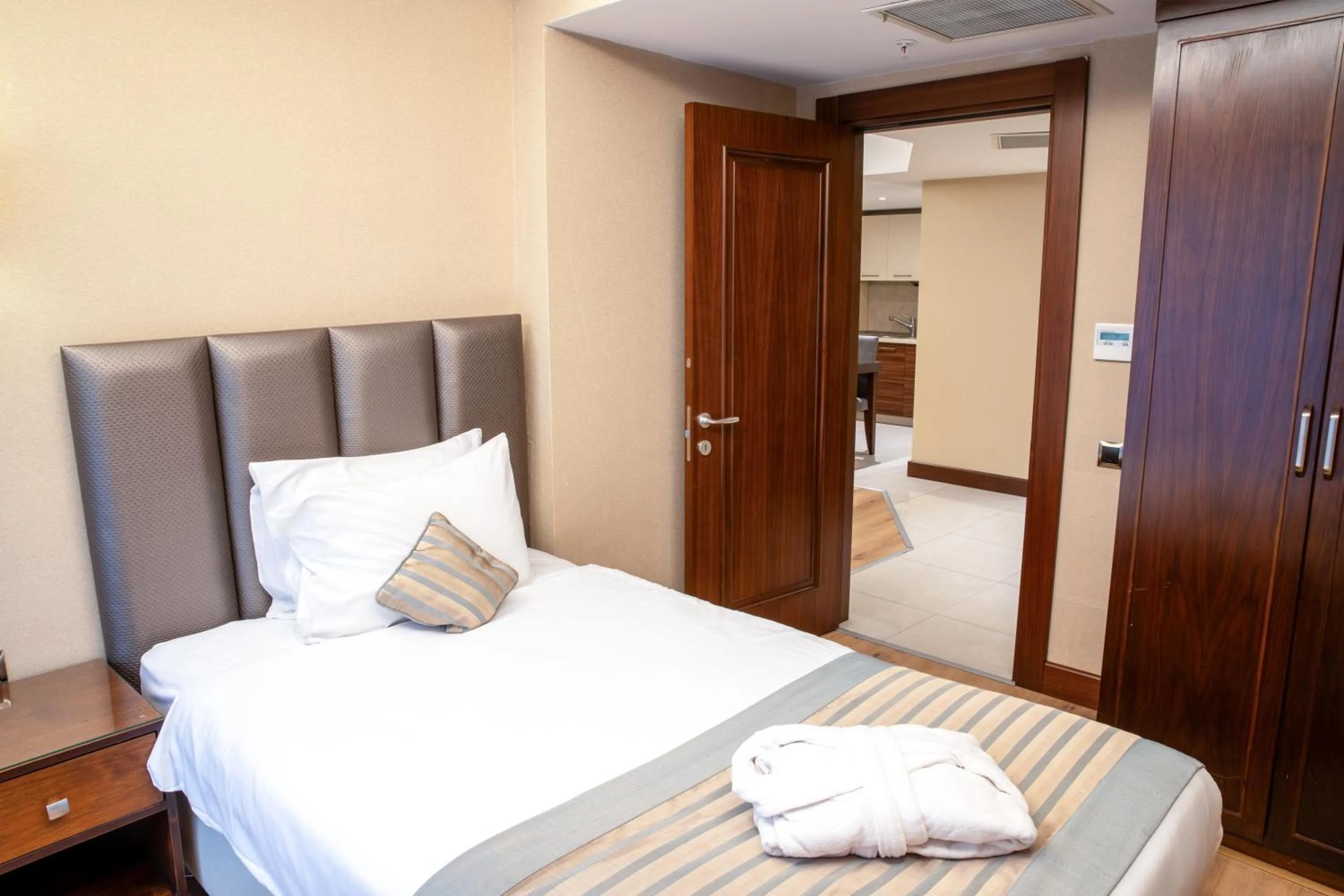 Bedroom, Bed in Grand Aras Hotel & Suites