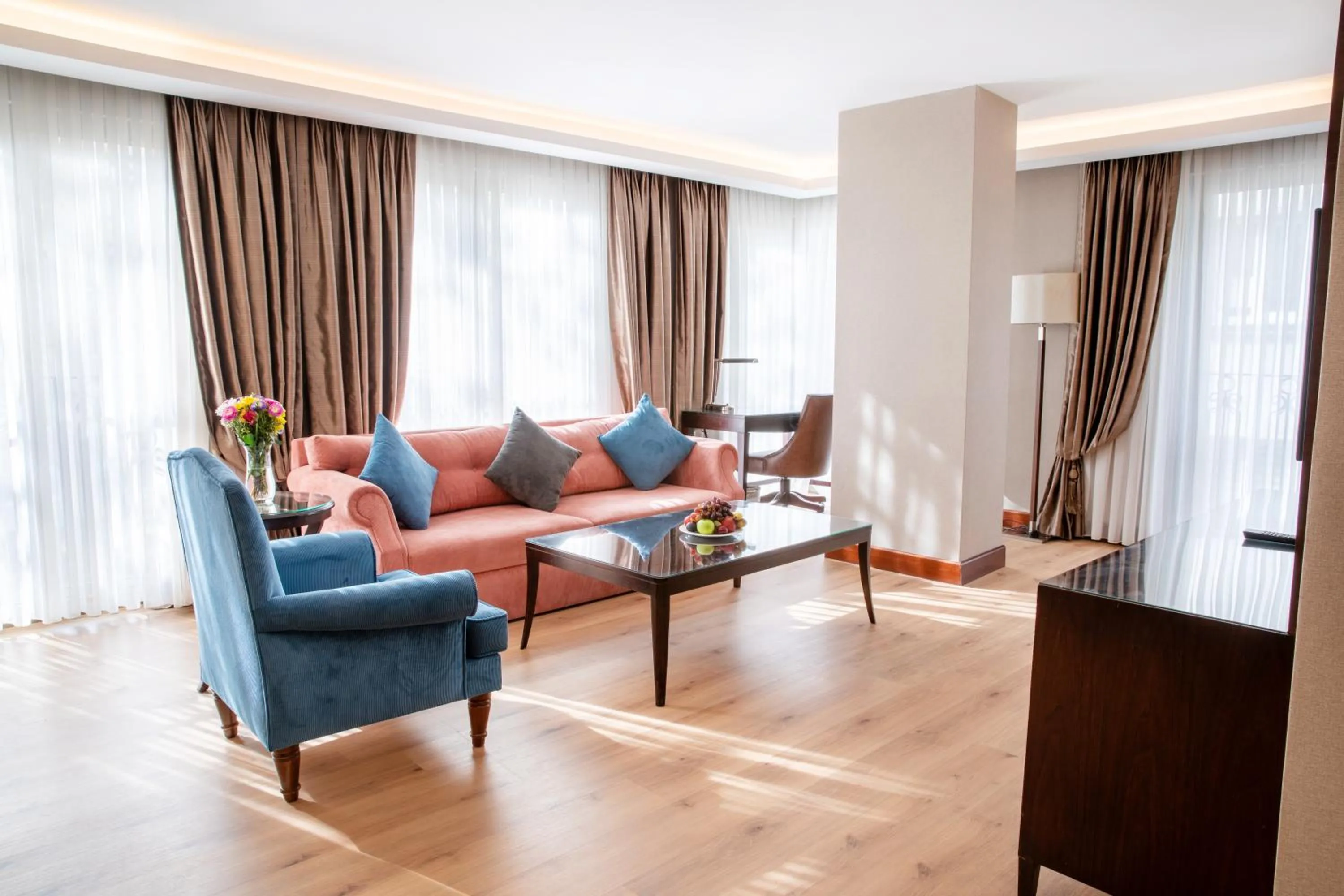 Living room in Grand Aras Hotel & Suites