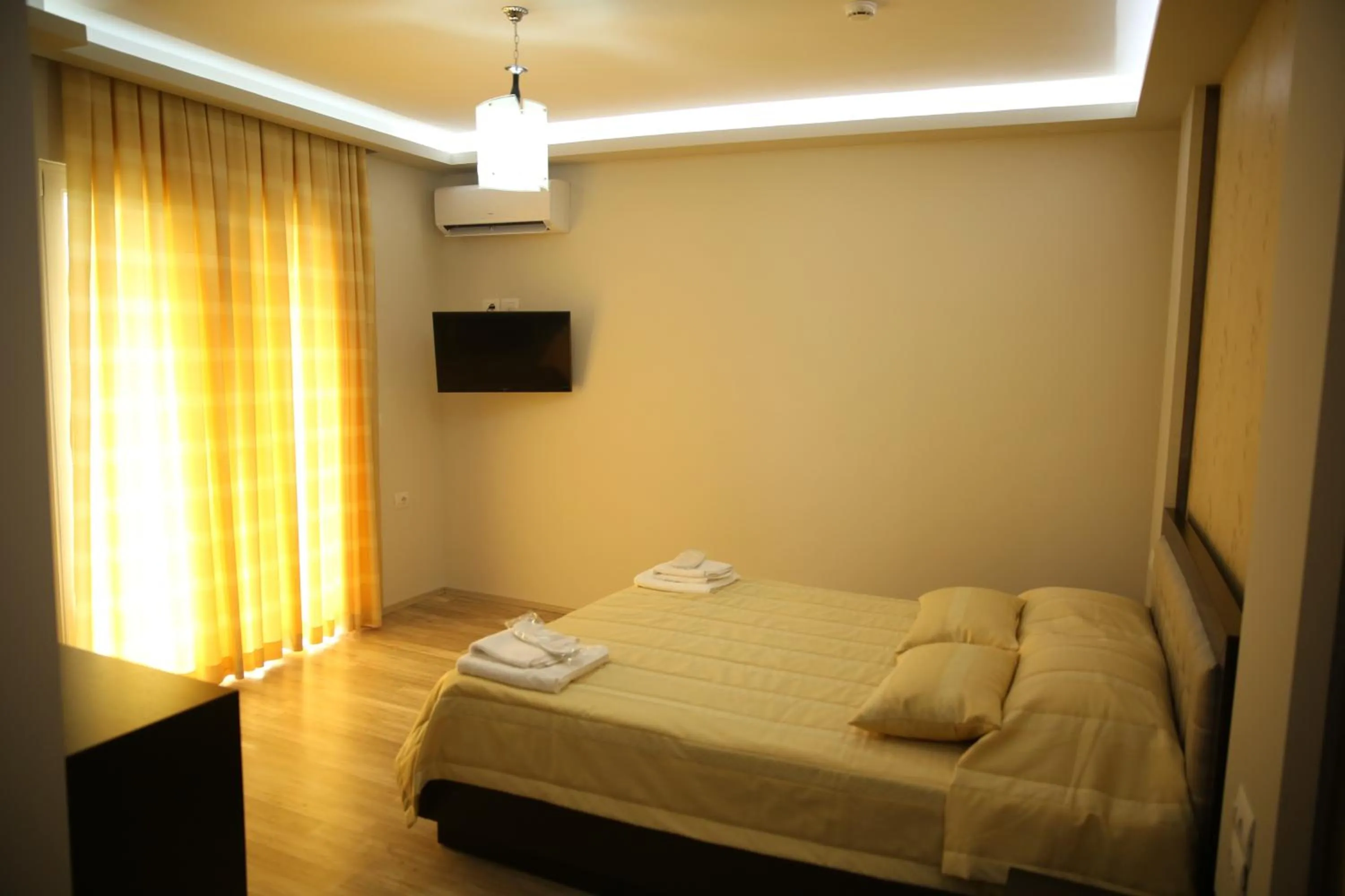 View (from property/room), Bed in Hotel Pogradeci