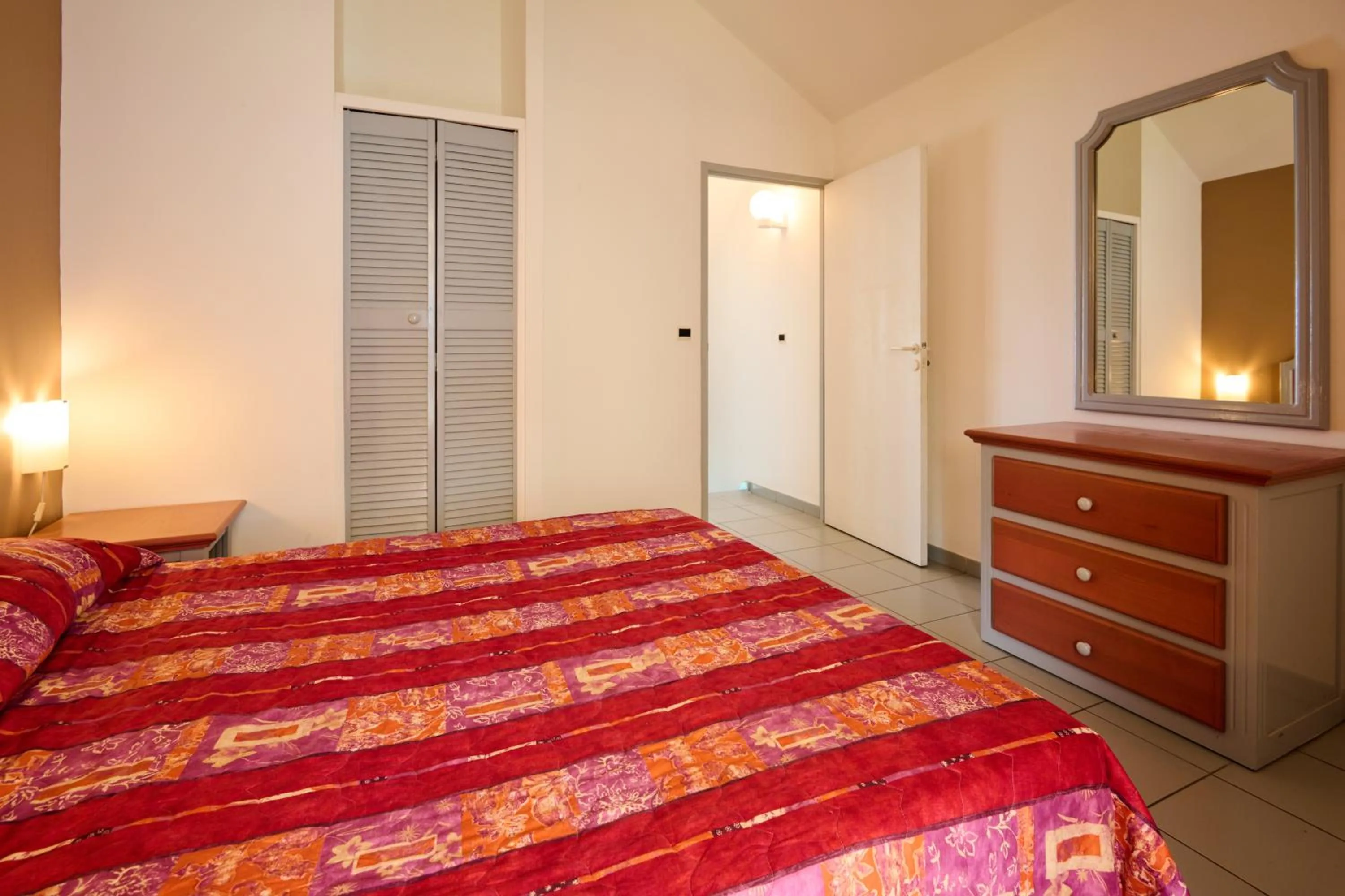 Photo of the whole room, Bed in Diamant Beach