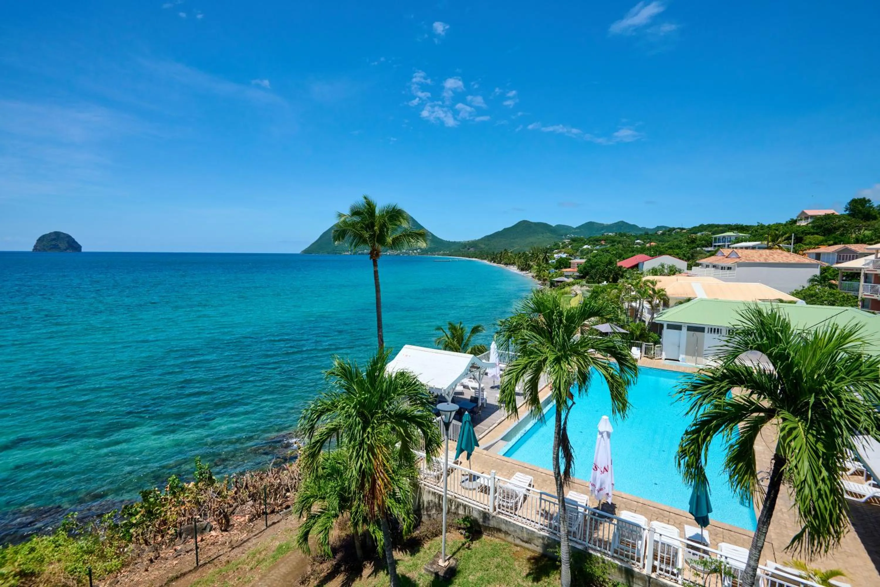 Pool view in Diamant Beach