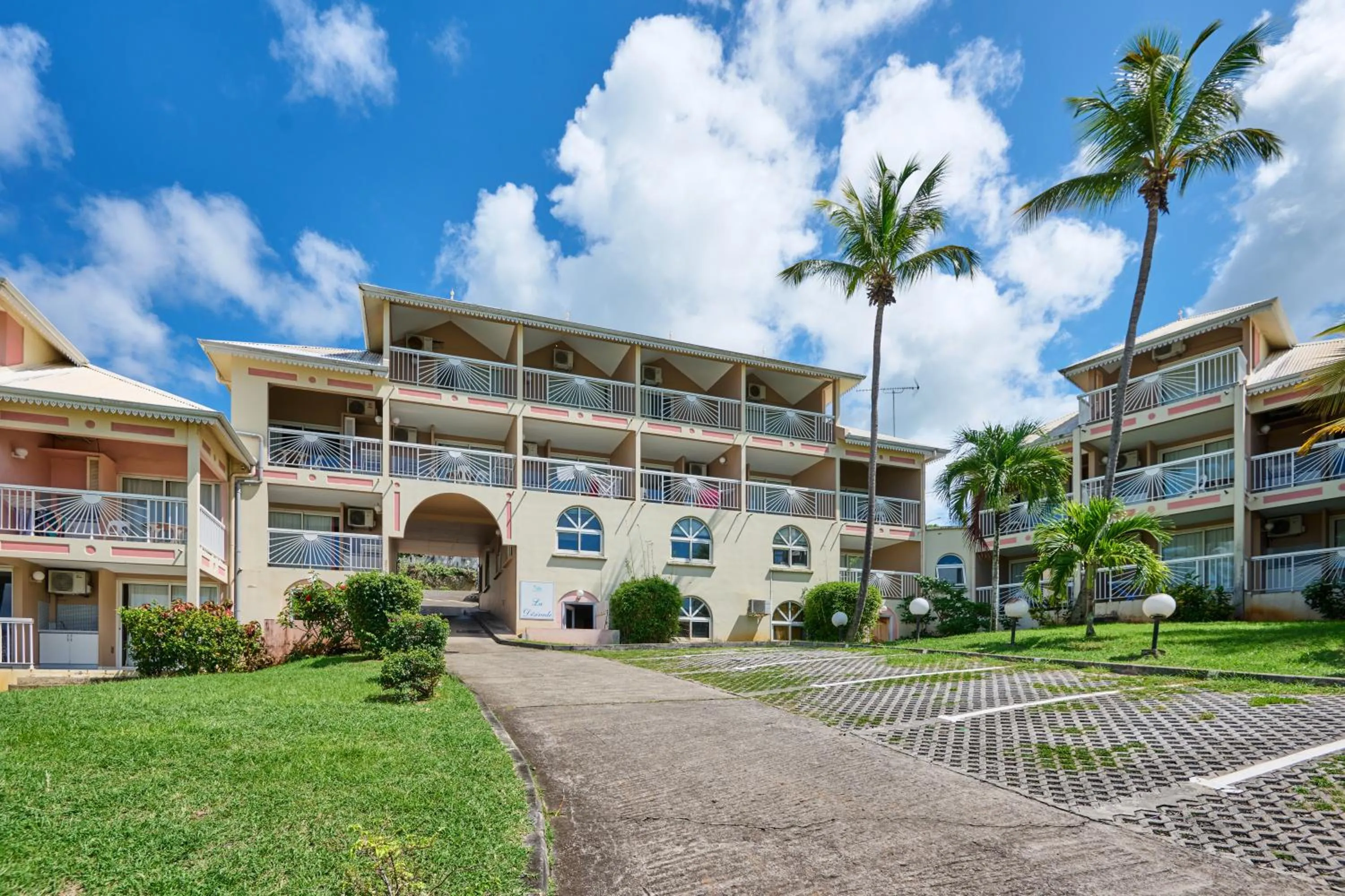 Property building in Diamant Beach