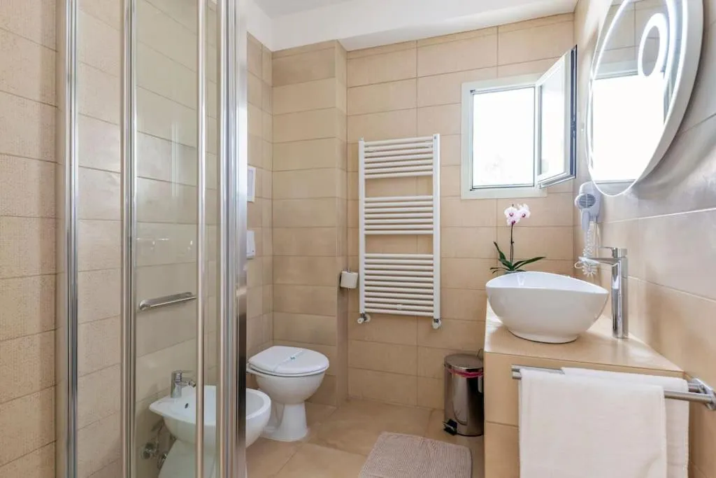 Shower in Villa Soleanna Residence