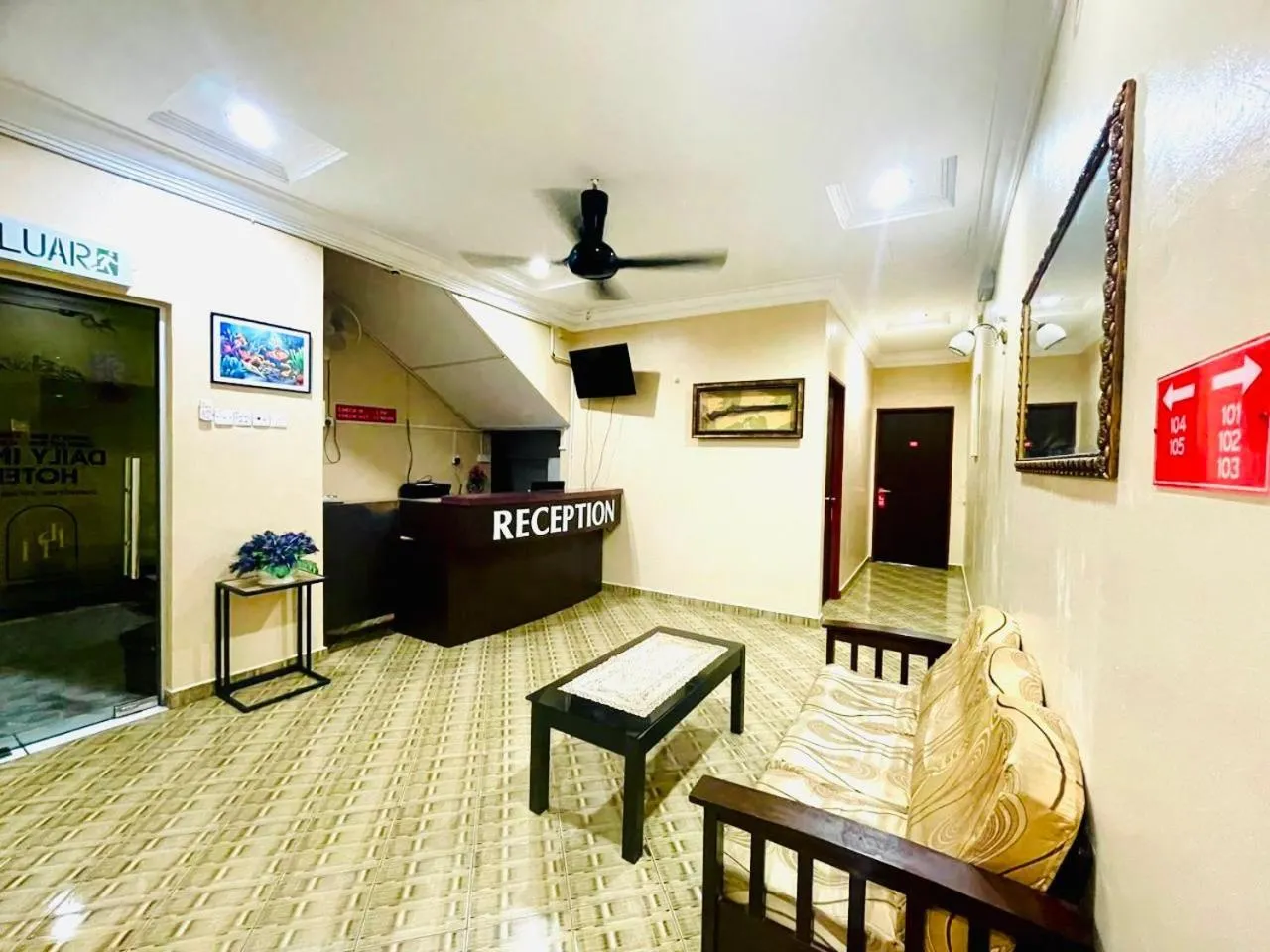 Dining area in DAILY INN HOTEL