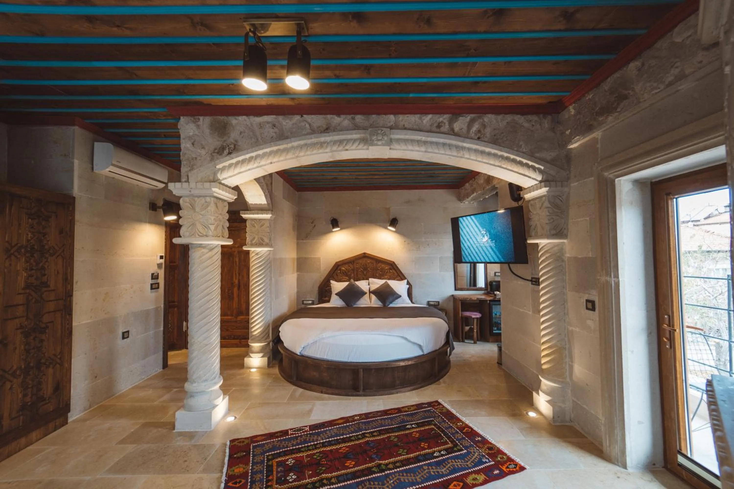 Photo of the whole room, Bed in Leda Stone House