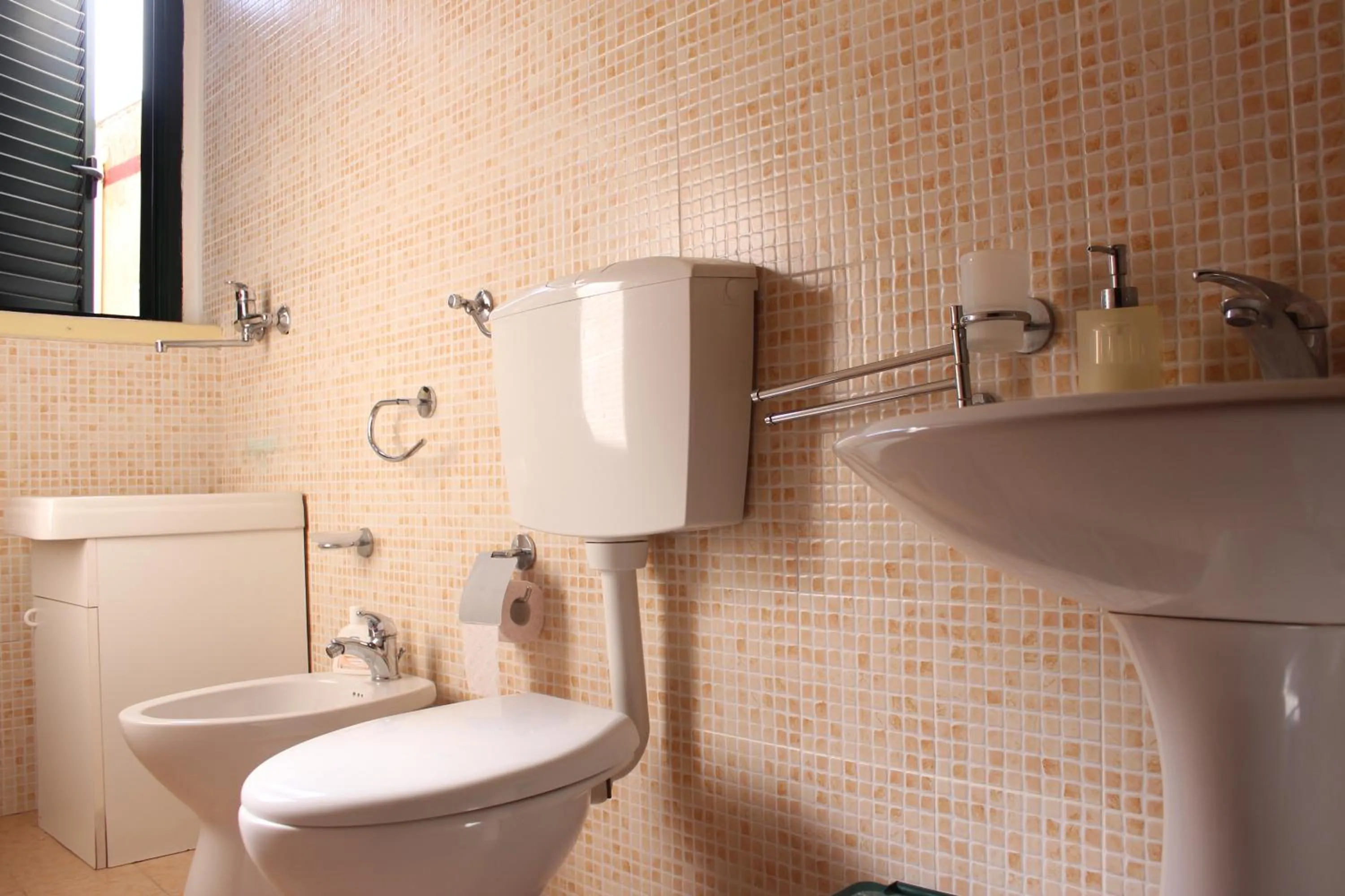 Bathroom in Agorà-Akrai B&B