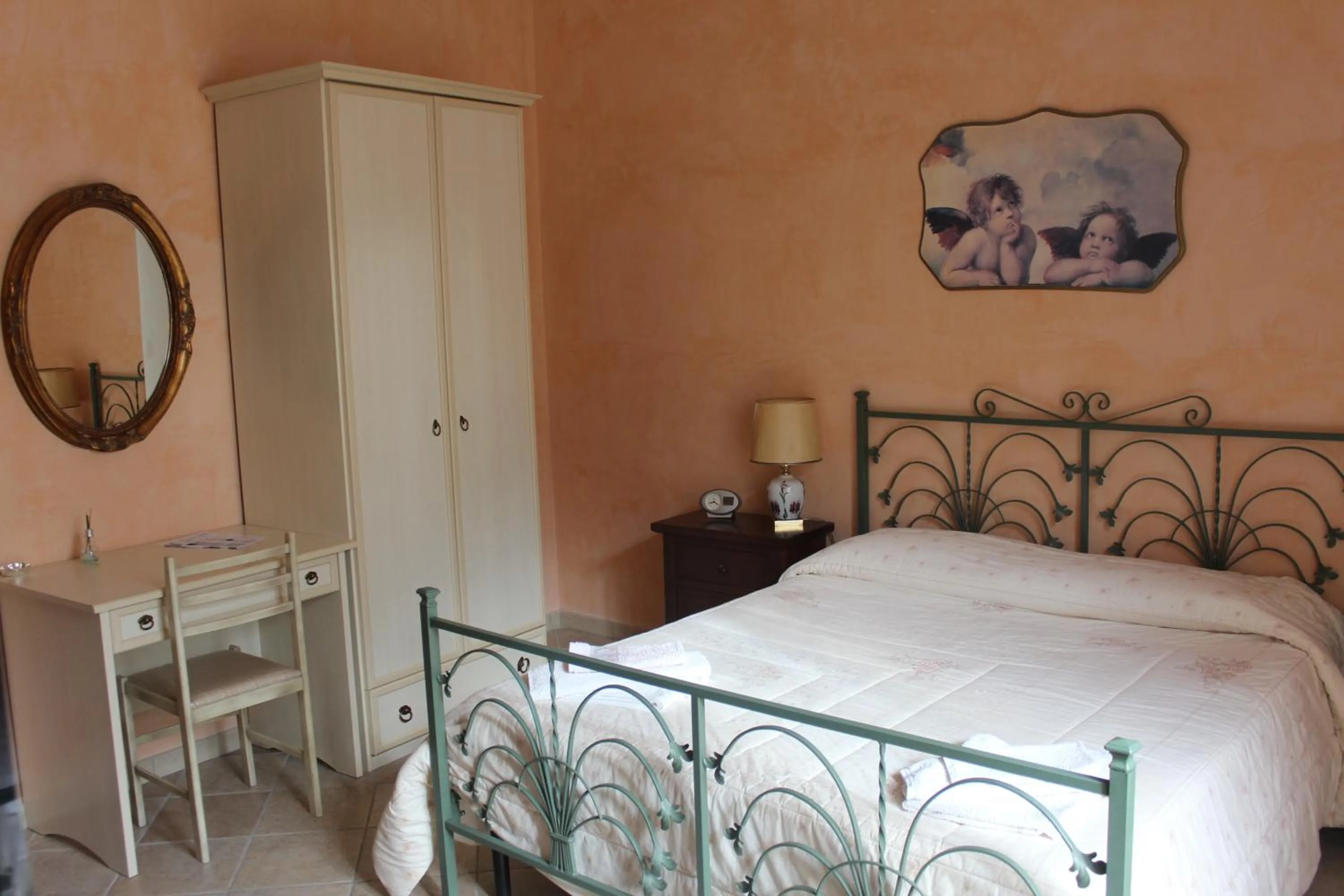Photo of the whole room, Bed in Agorà-Akrai B&B