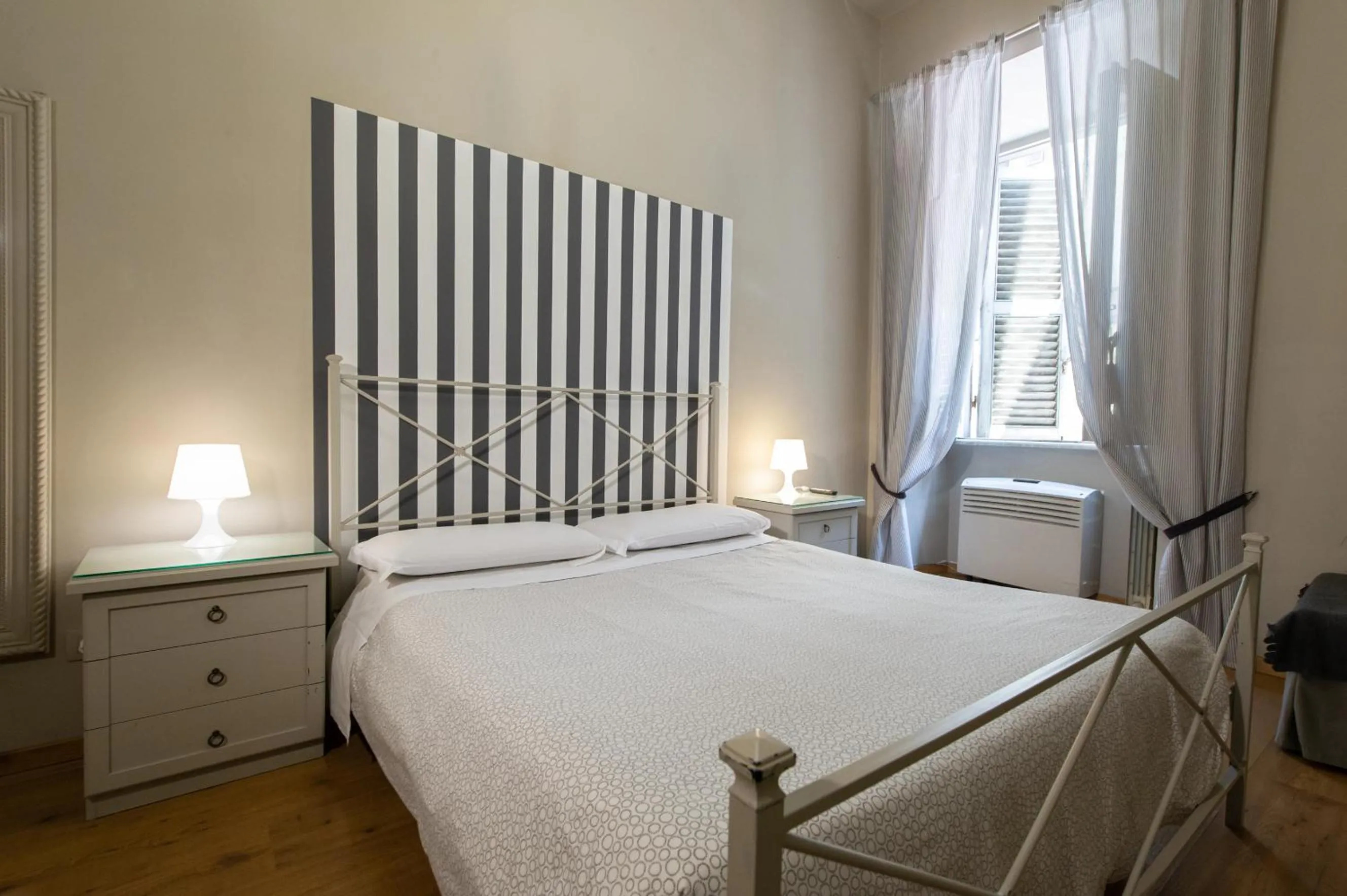 Photo of the whole room, Bed in Residenza Ottaviani Roma