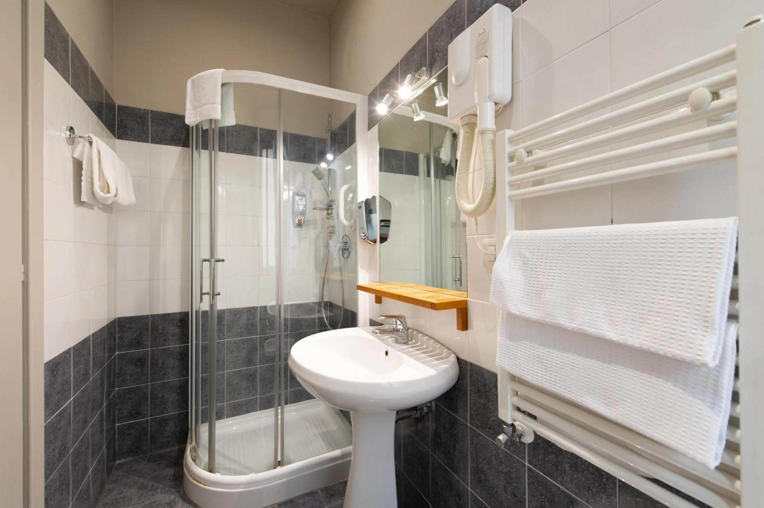 Bathroom in Residenza Ottaviani Roma