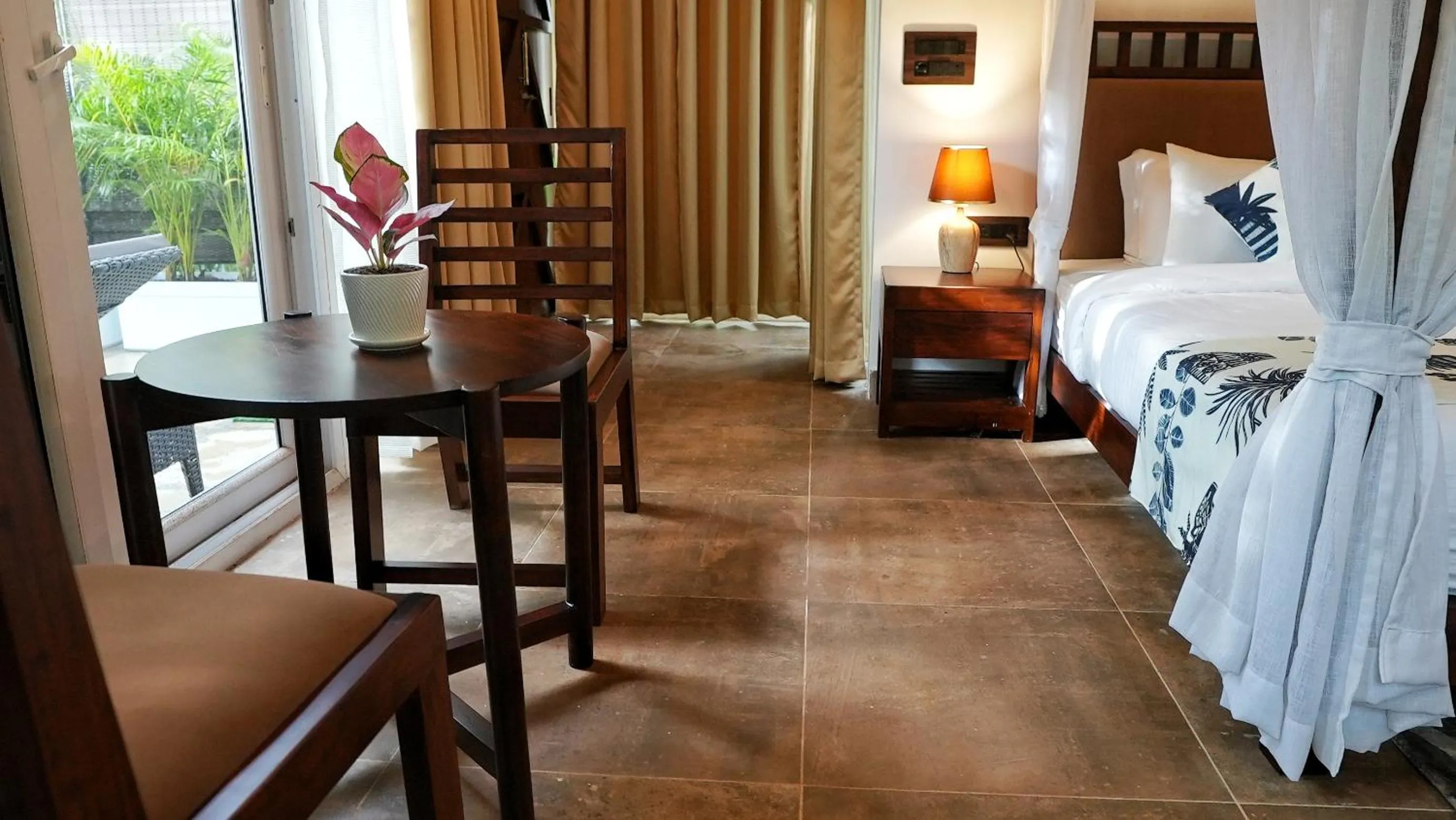 Bed in Swimup - Suites with private pool , Vagator