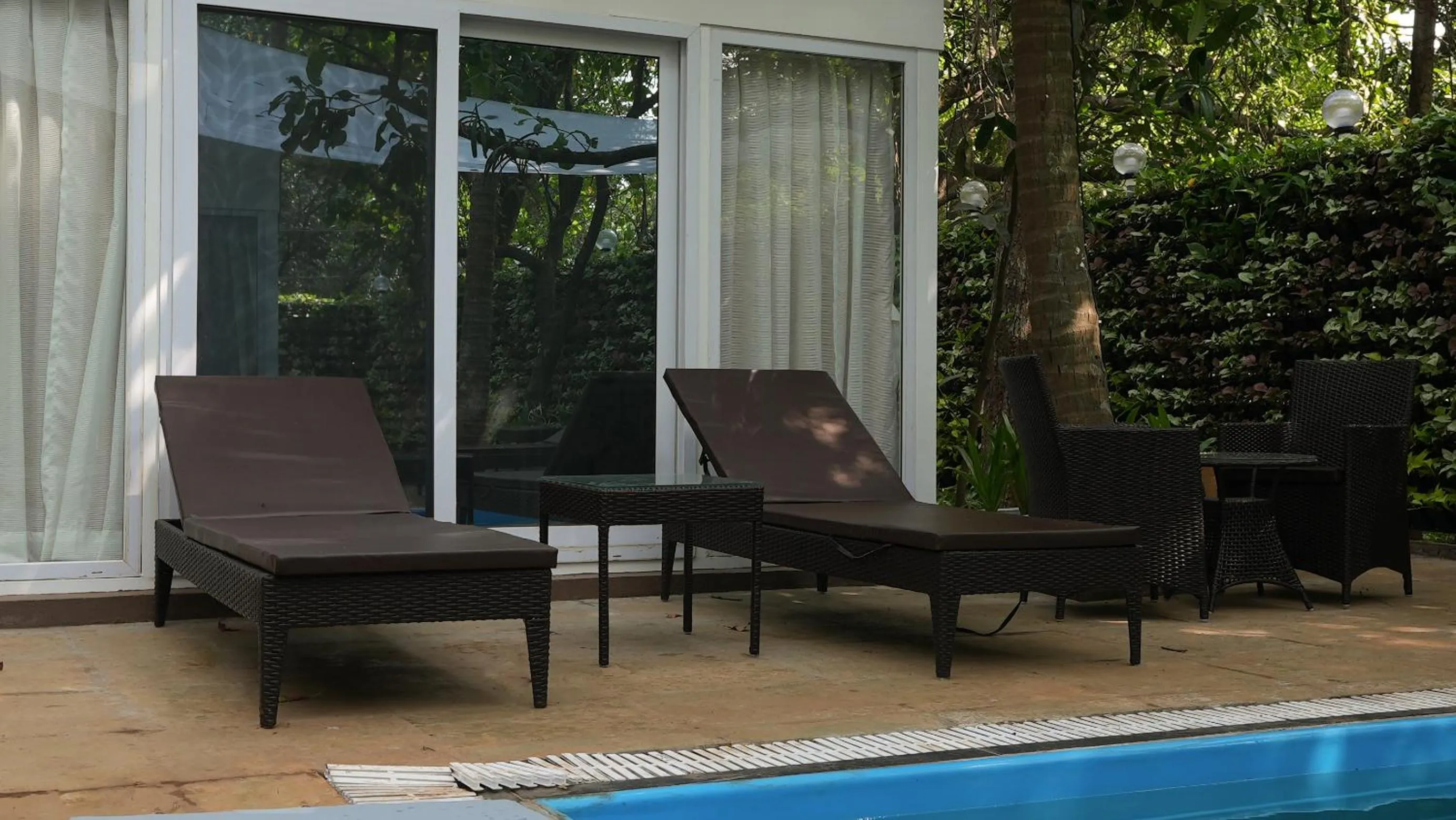 Patio in Swimup - Suites with private pool , Vagator