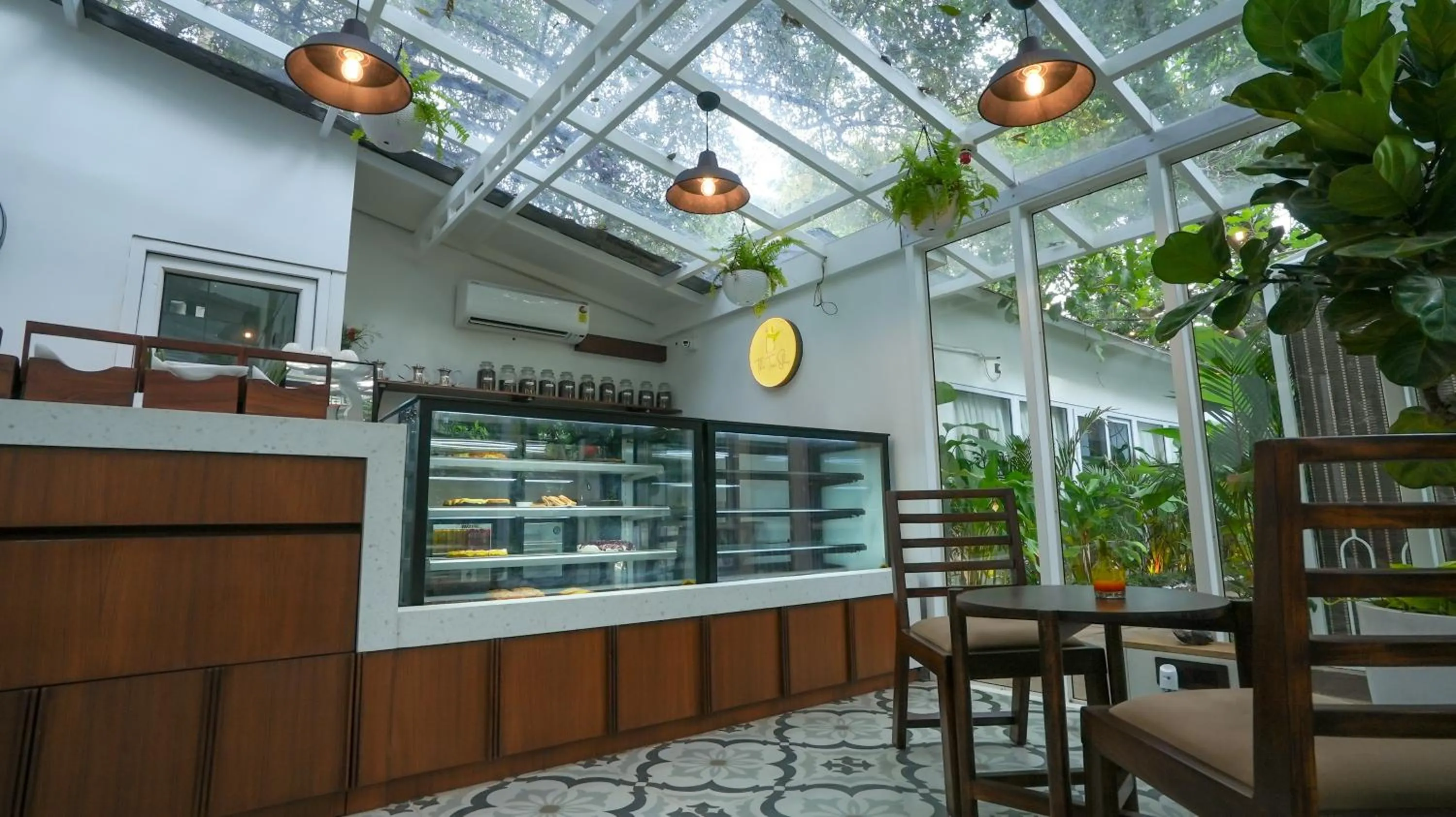 Restaurant/places to eat in Swimup - Suites with private pool , Vagator