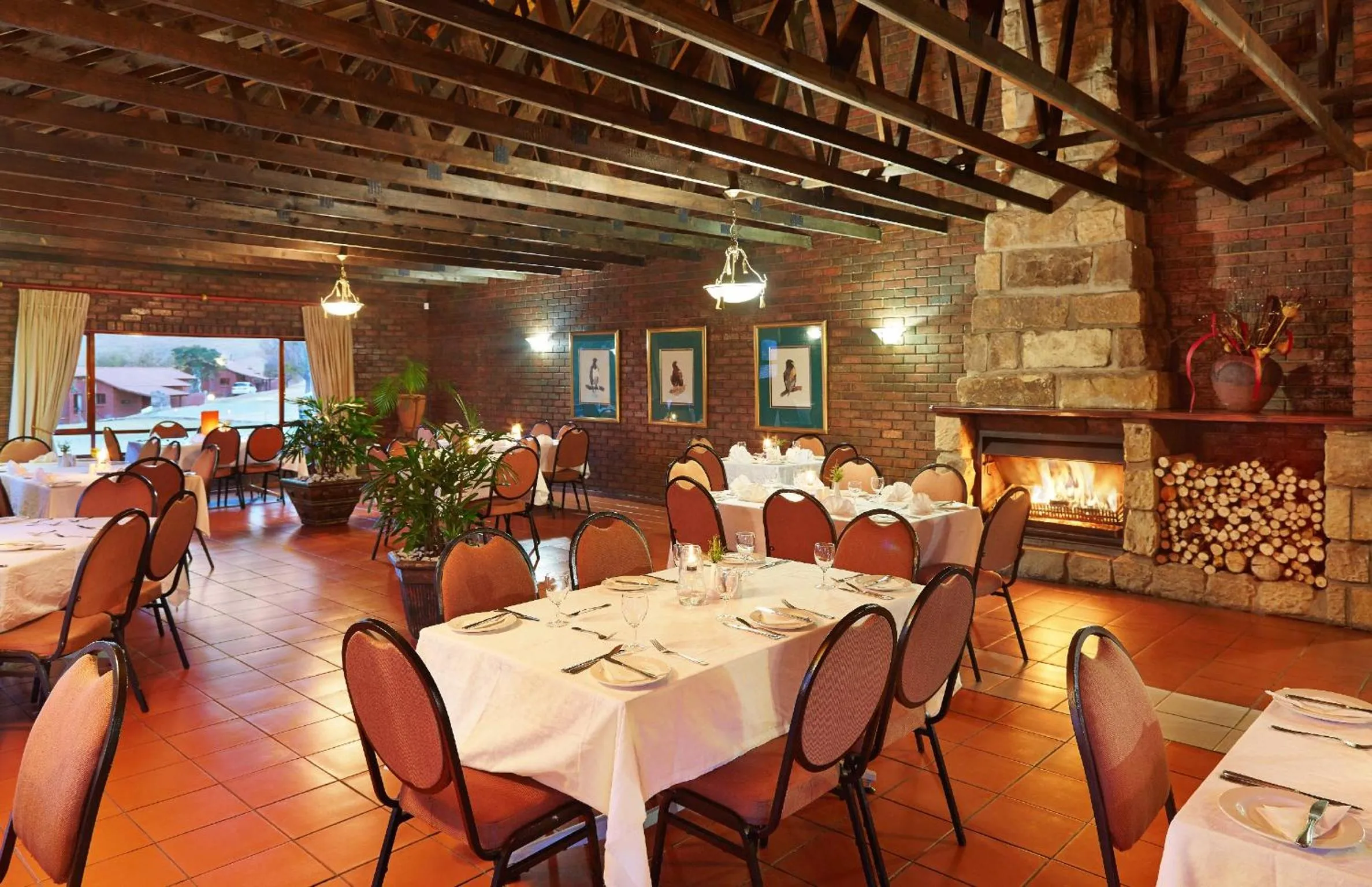 Restaurant/places to eat in First Group Qwantani