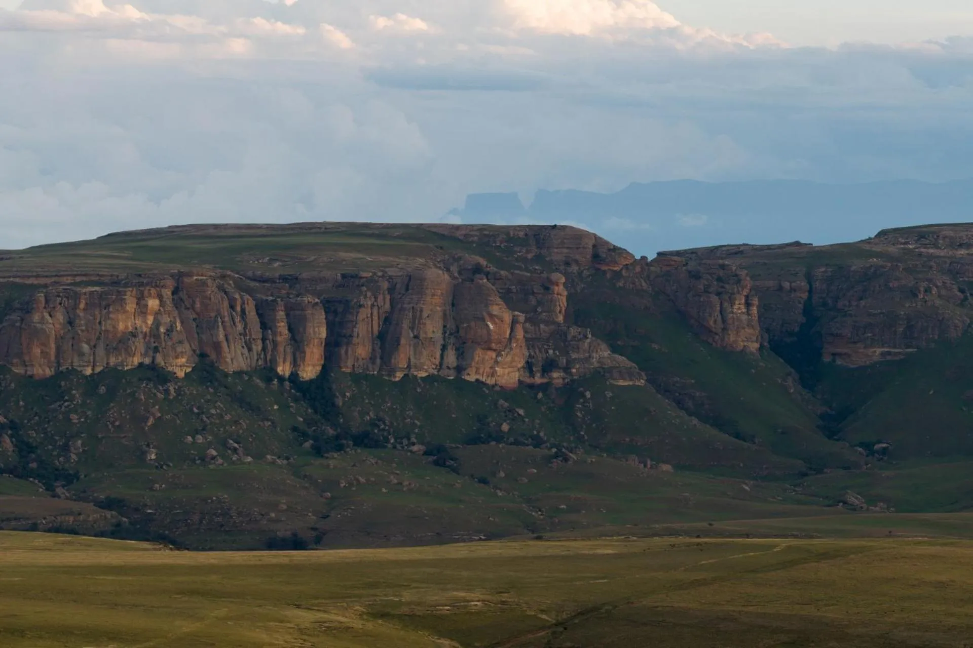 Natural landscape in First Group Qwantani
