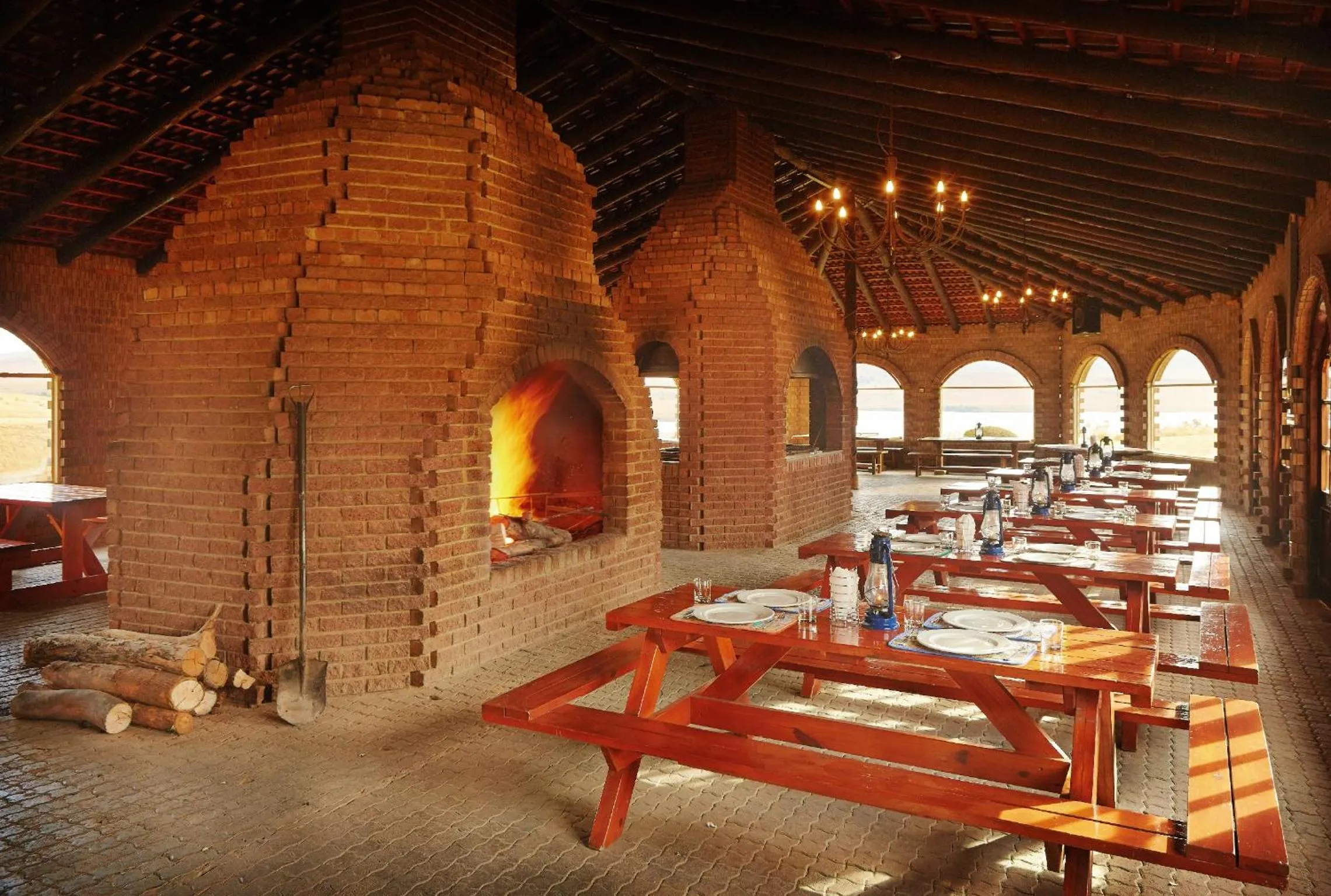 Restaurant/places to eat in First Group Qwantani