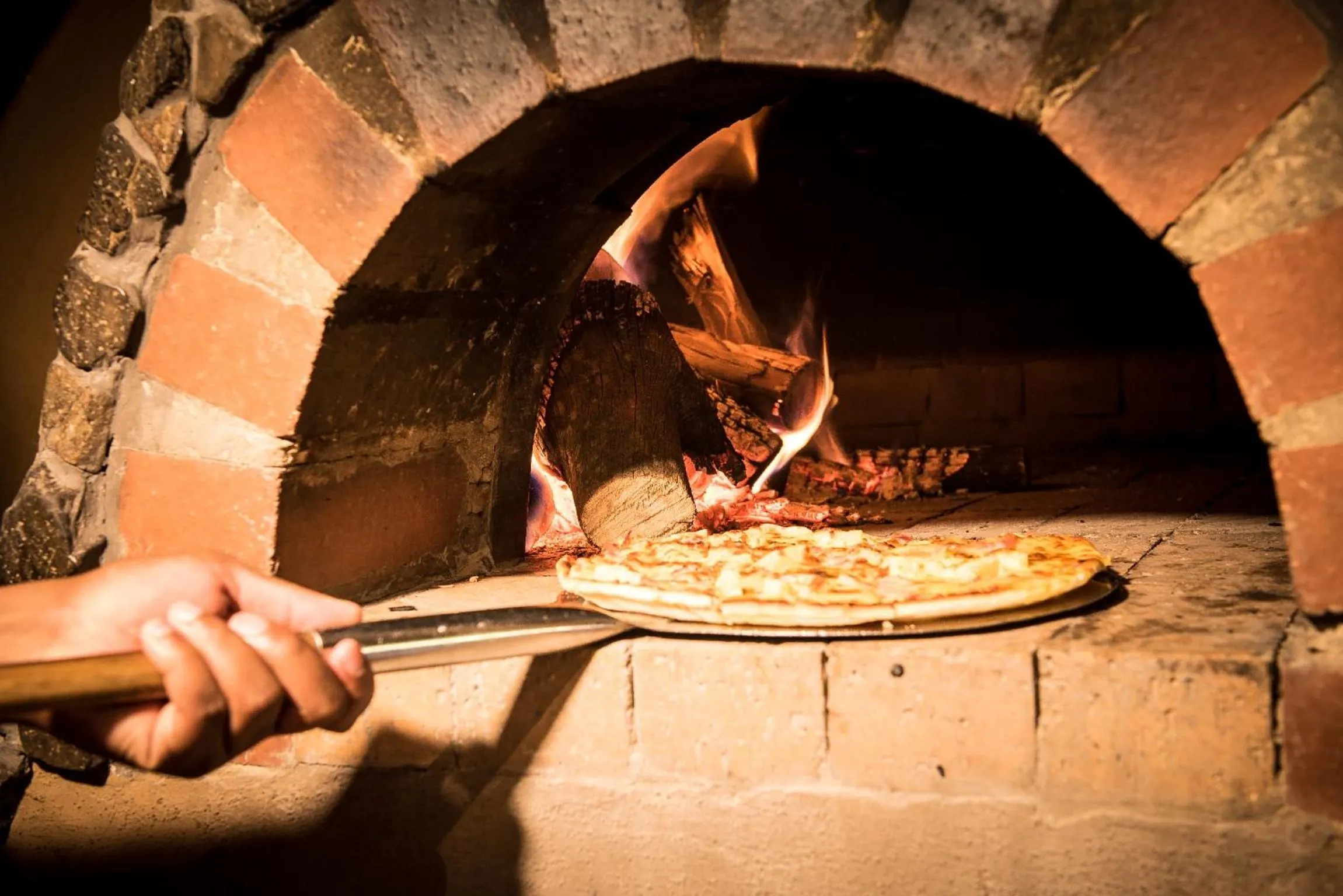 Restaurant/places to eat in First Group Qwantani