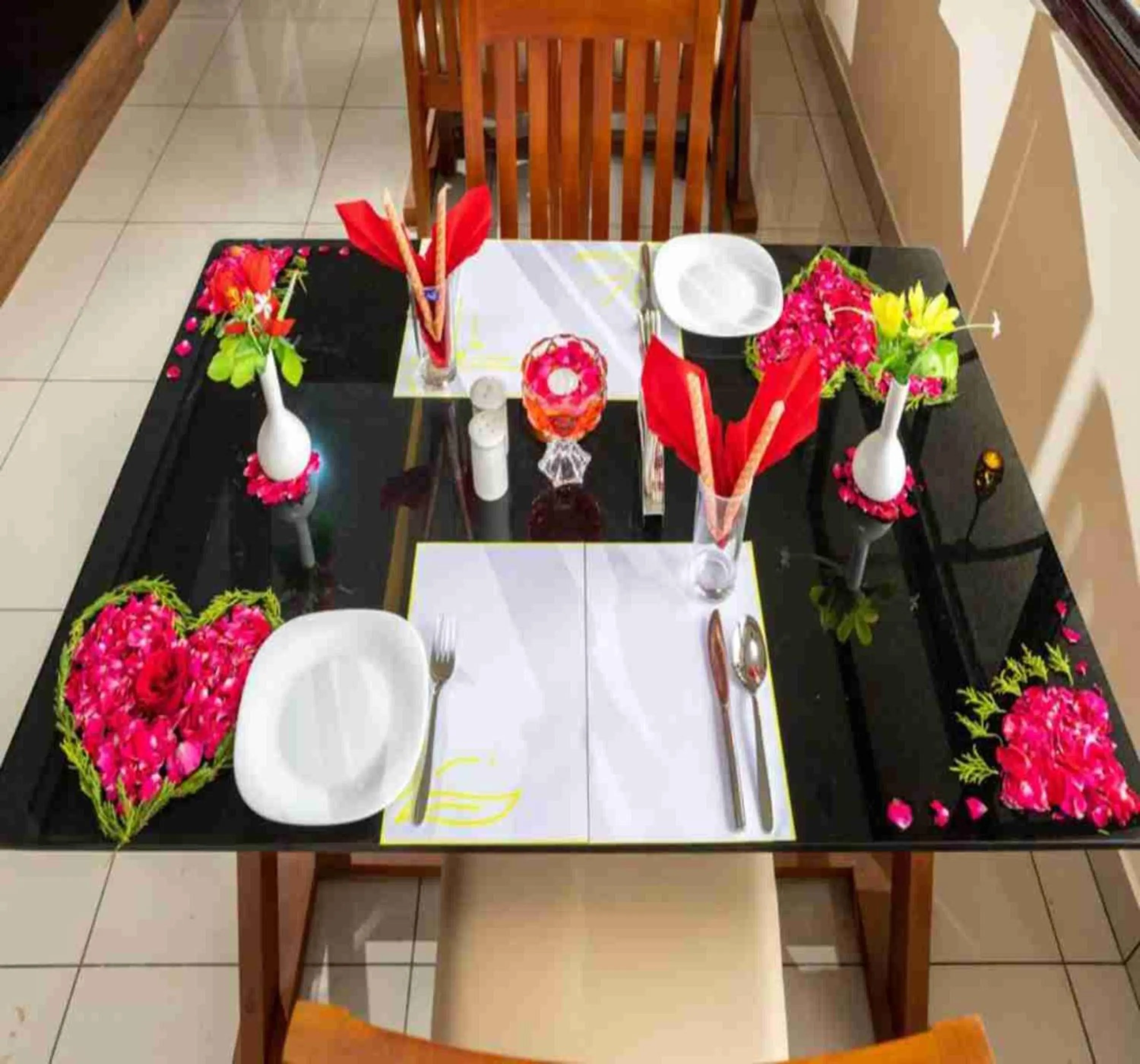 Restaurant/places to eat in Le Serene Munnar Luxury Resorts & Spa