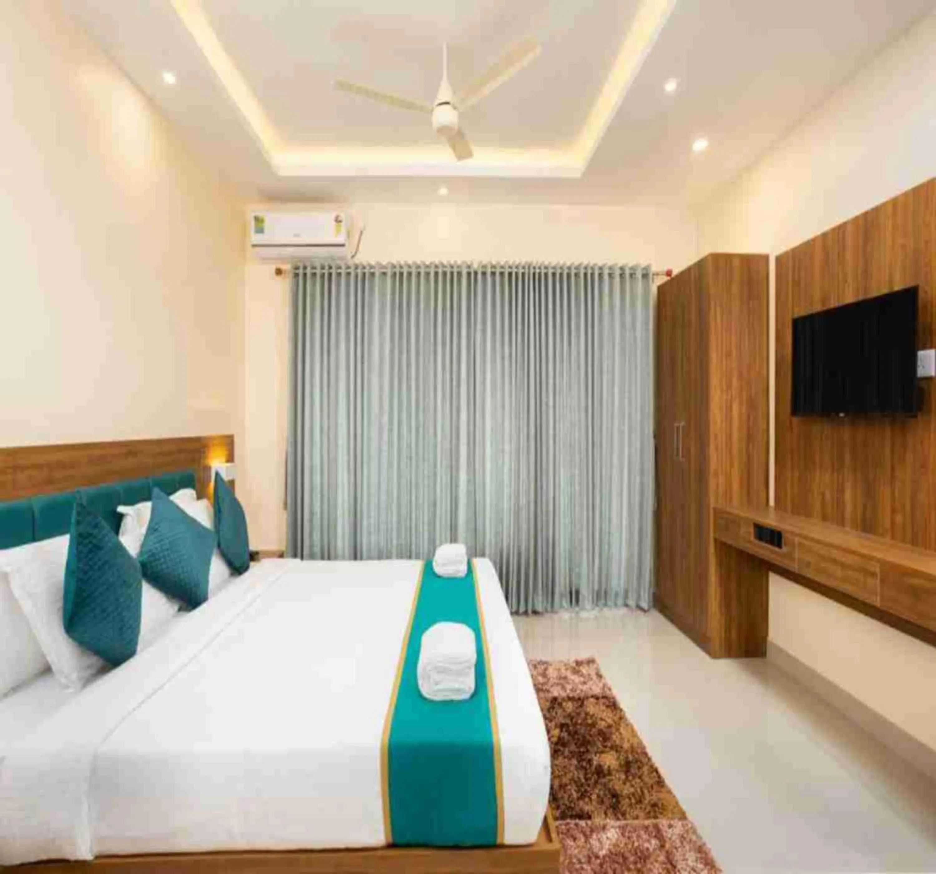 Bed in Le Serene Munnar Luxury Resorts & Spa