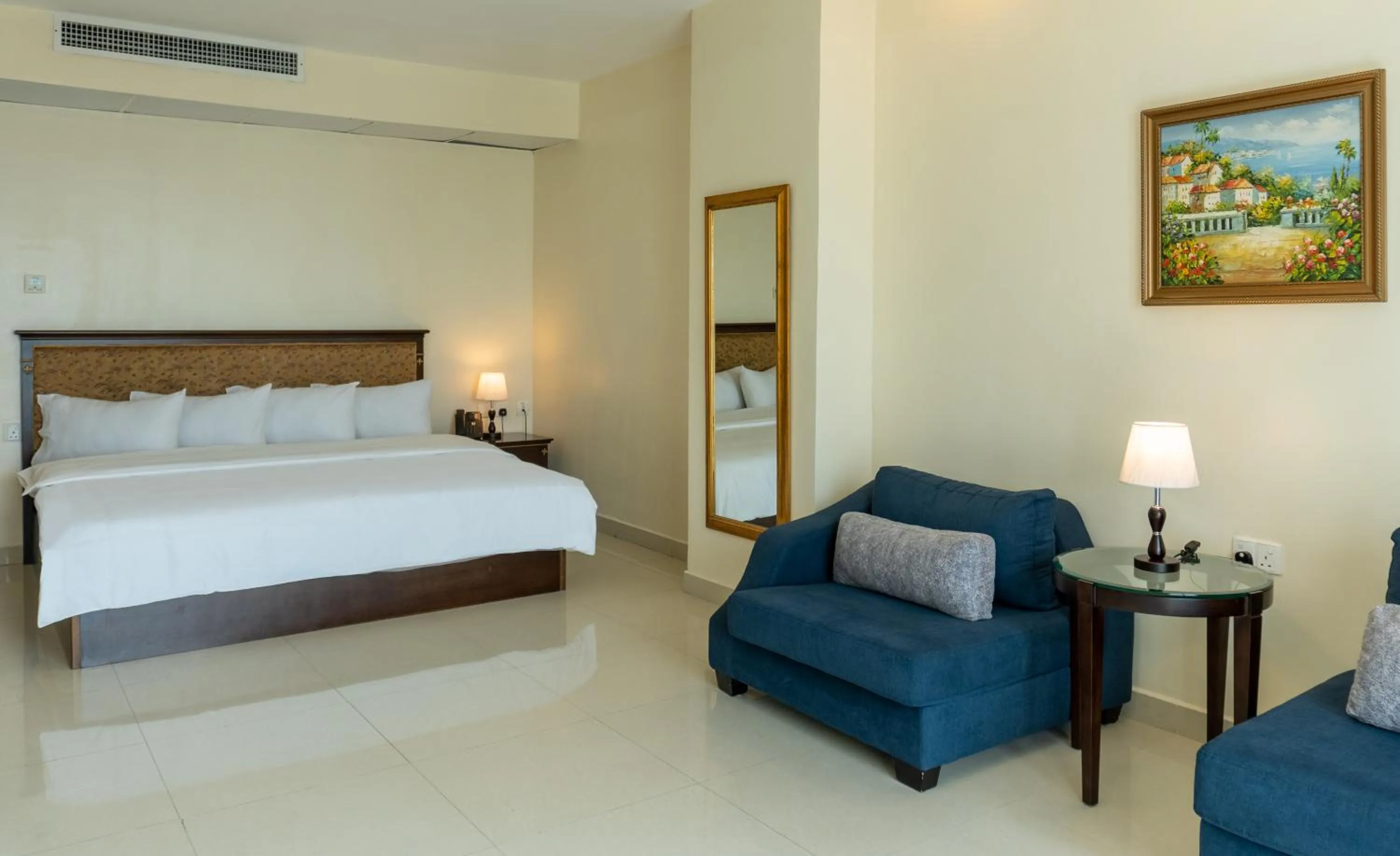 Bedroom, Bed in Black Diamond Hotel