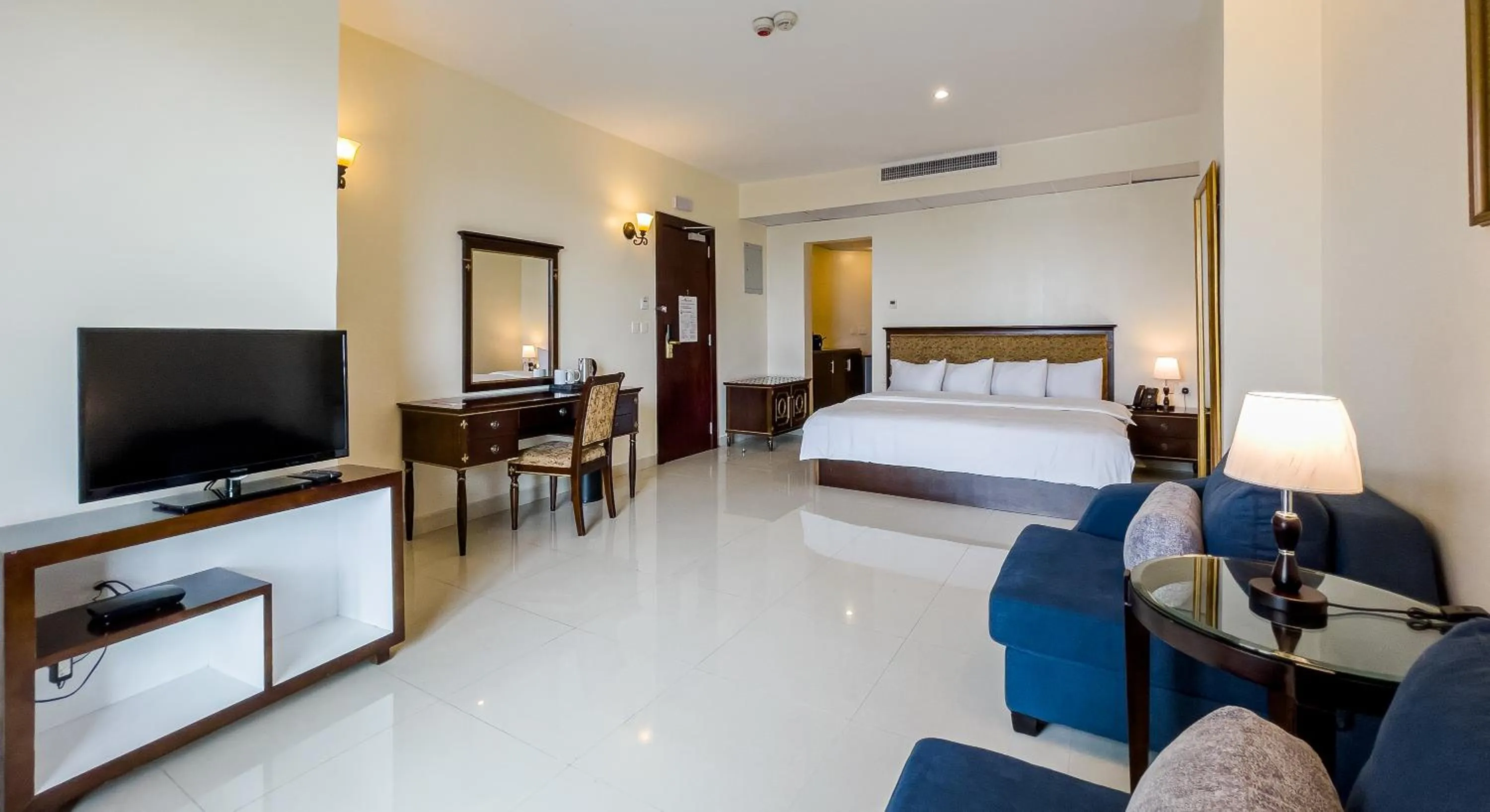 Photo of the whole room, Bed in Black Diamond Hotel