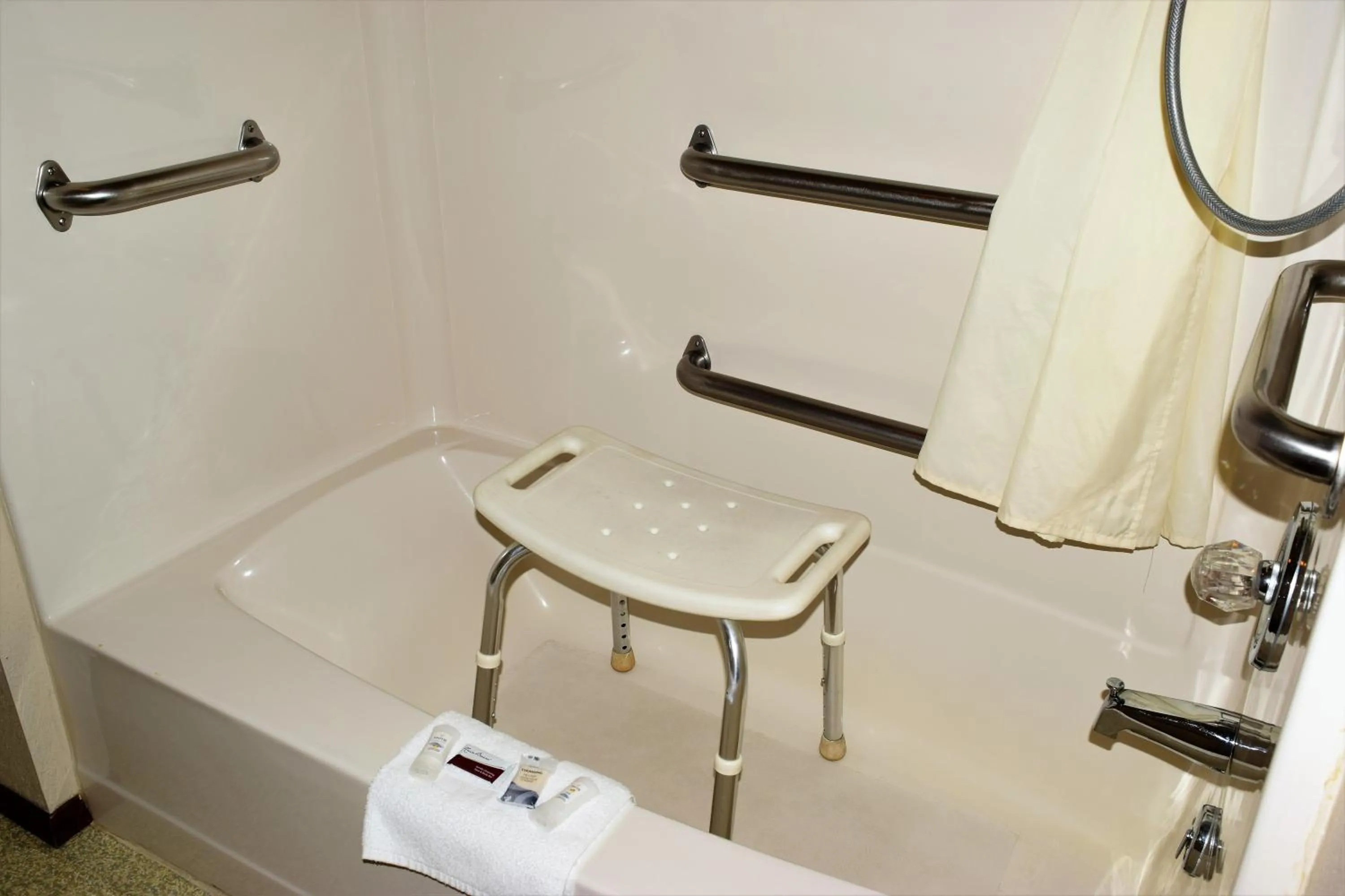 Bathroom in Country Inn Libby