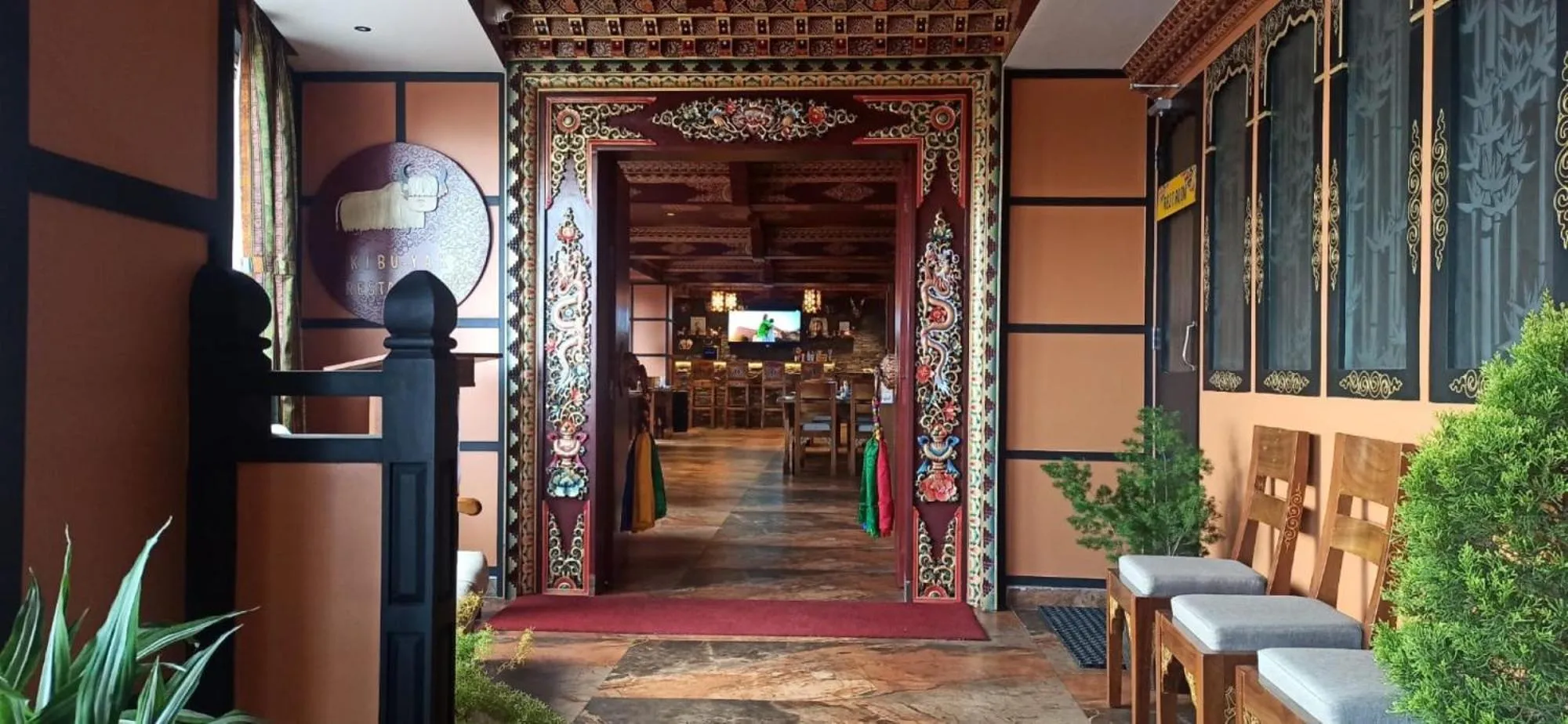 Restaurant/places to eat in Gakhil Boutique Hotel