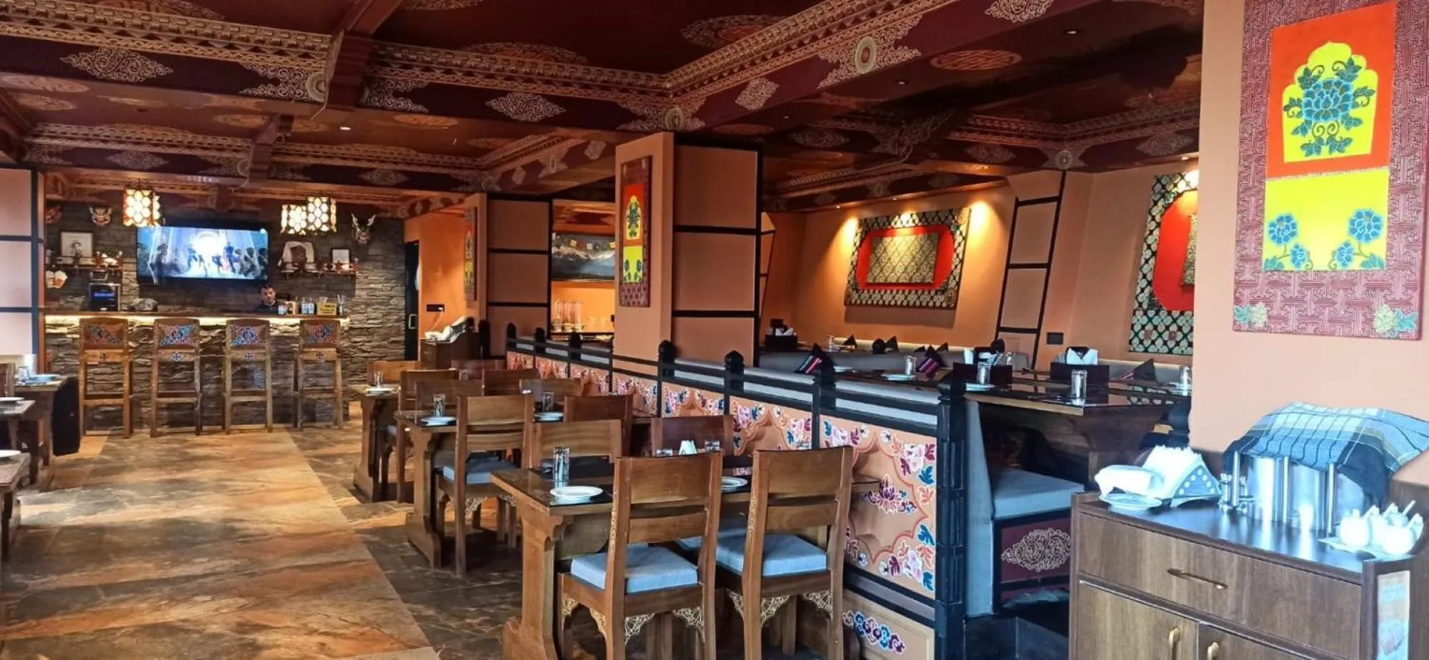 Restaurant/places to eat in Gakhil Boutique Hotel