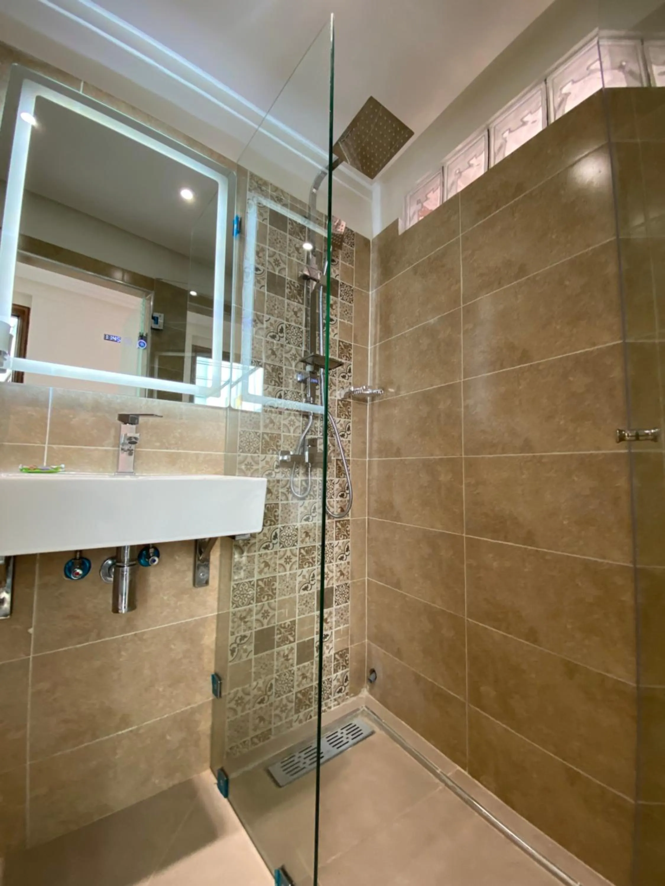 Shower in Riad Jbara 2