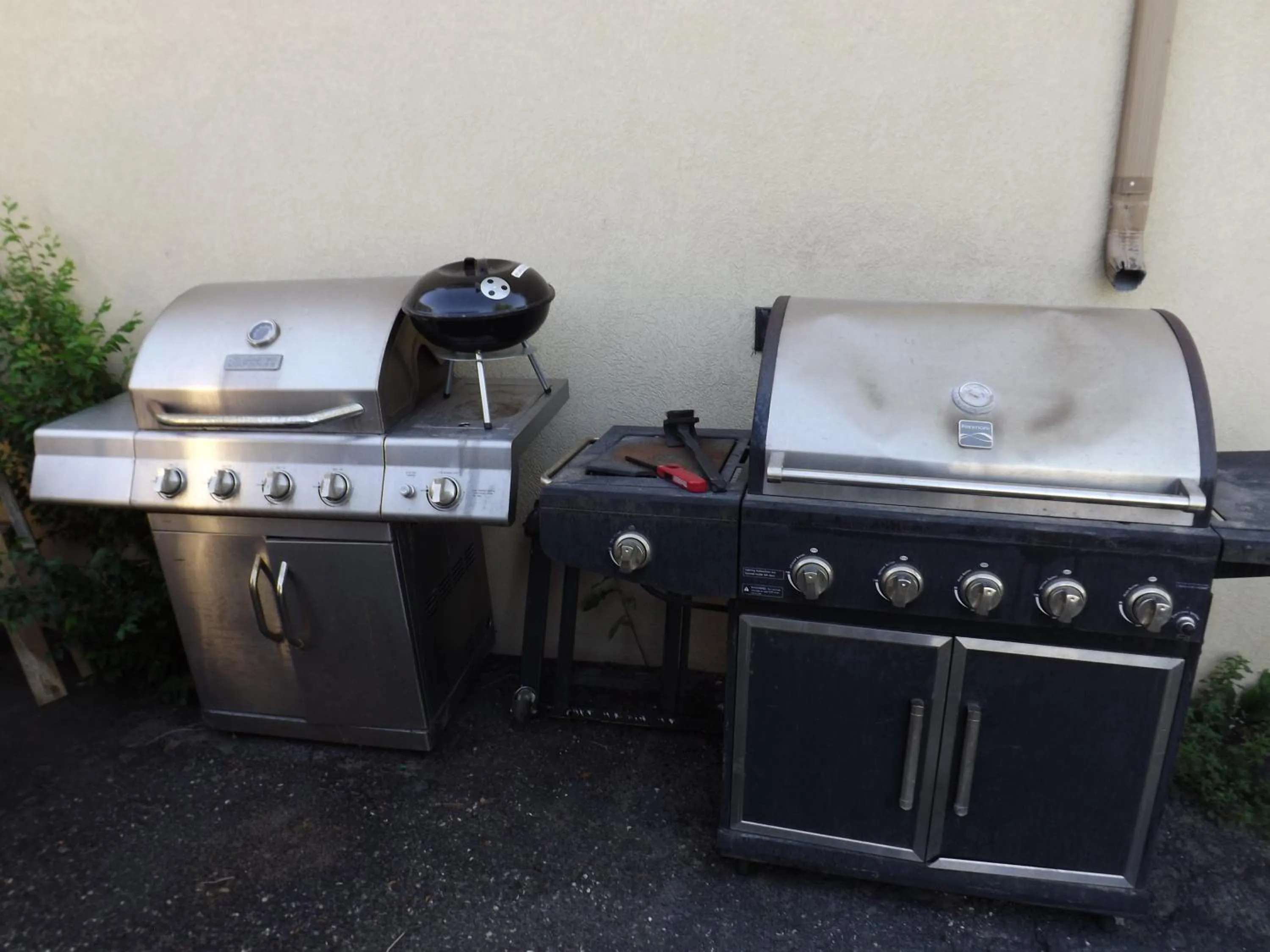BBQ facilities in Sage Motel