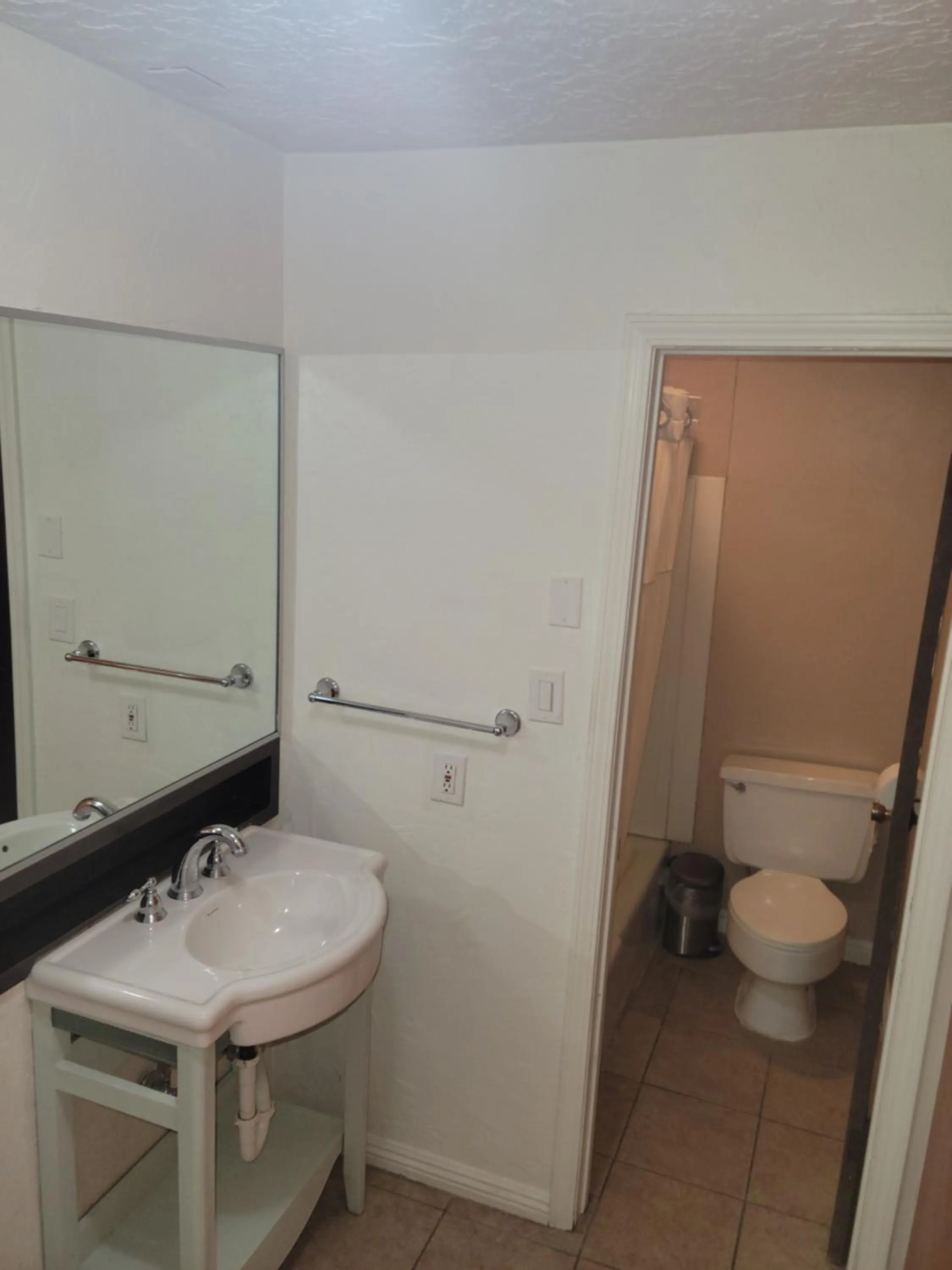 Shower in Sage Motel