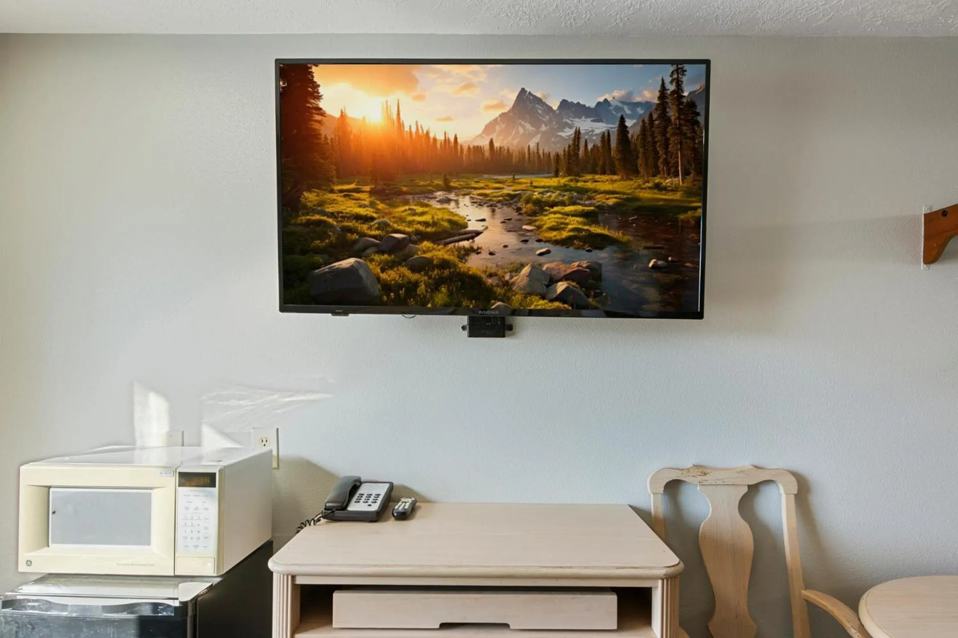 Bedroom in Budget Motel - Delta, Utah