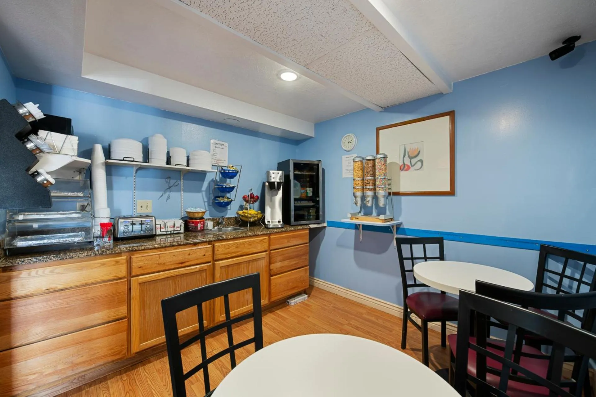 Dining area in Budget Motel - Delta, Utah