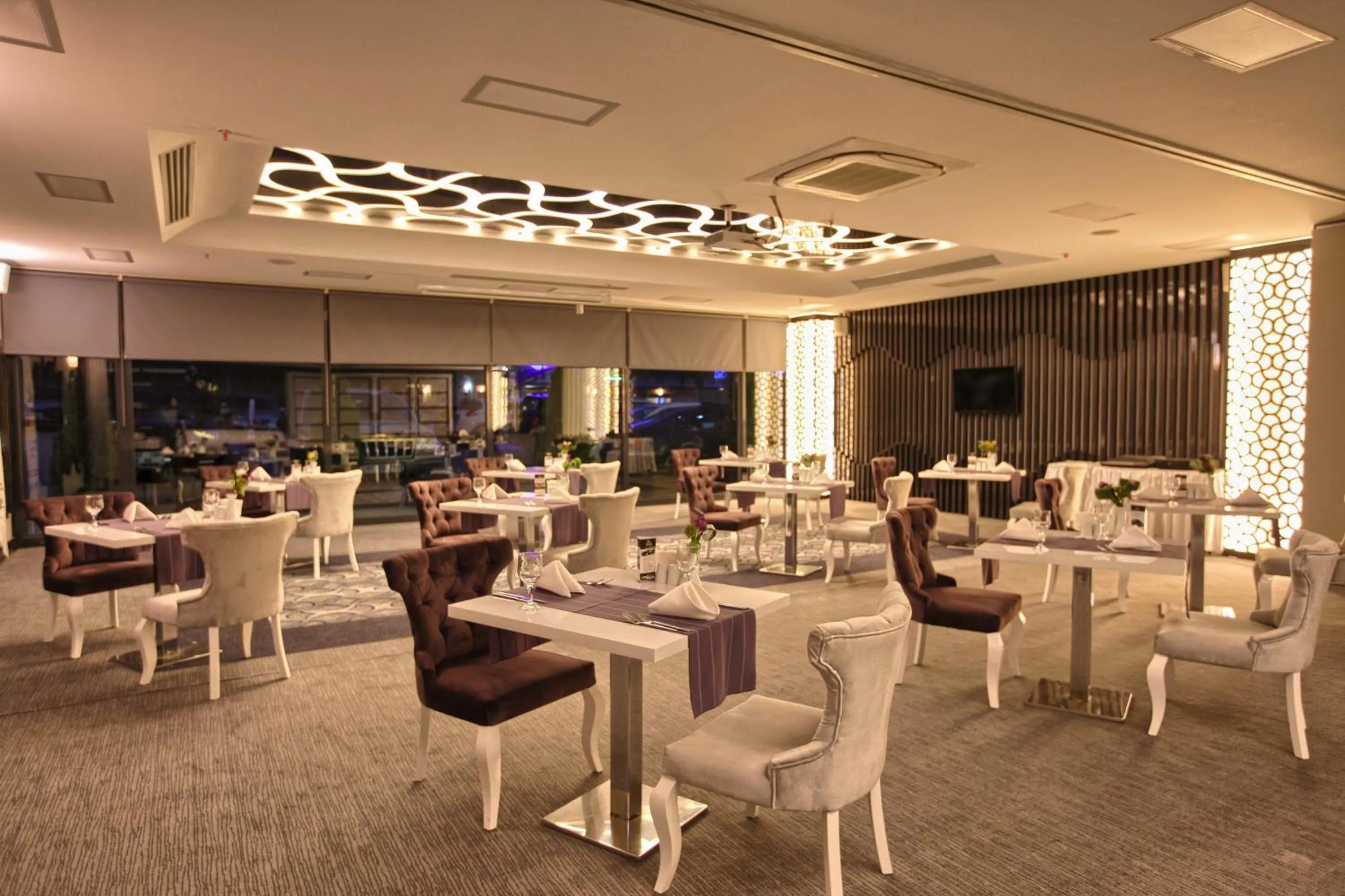 Lobby or reception in Demonti Hotel