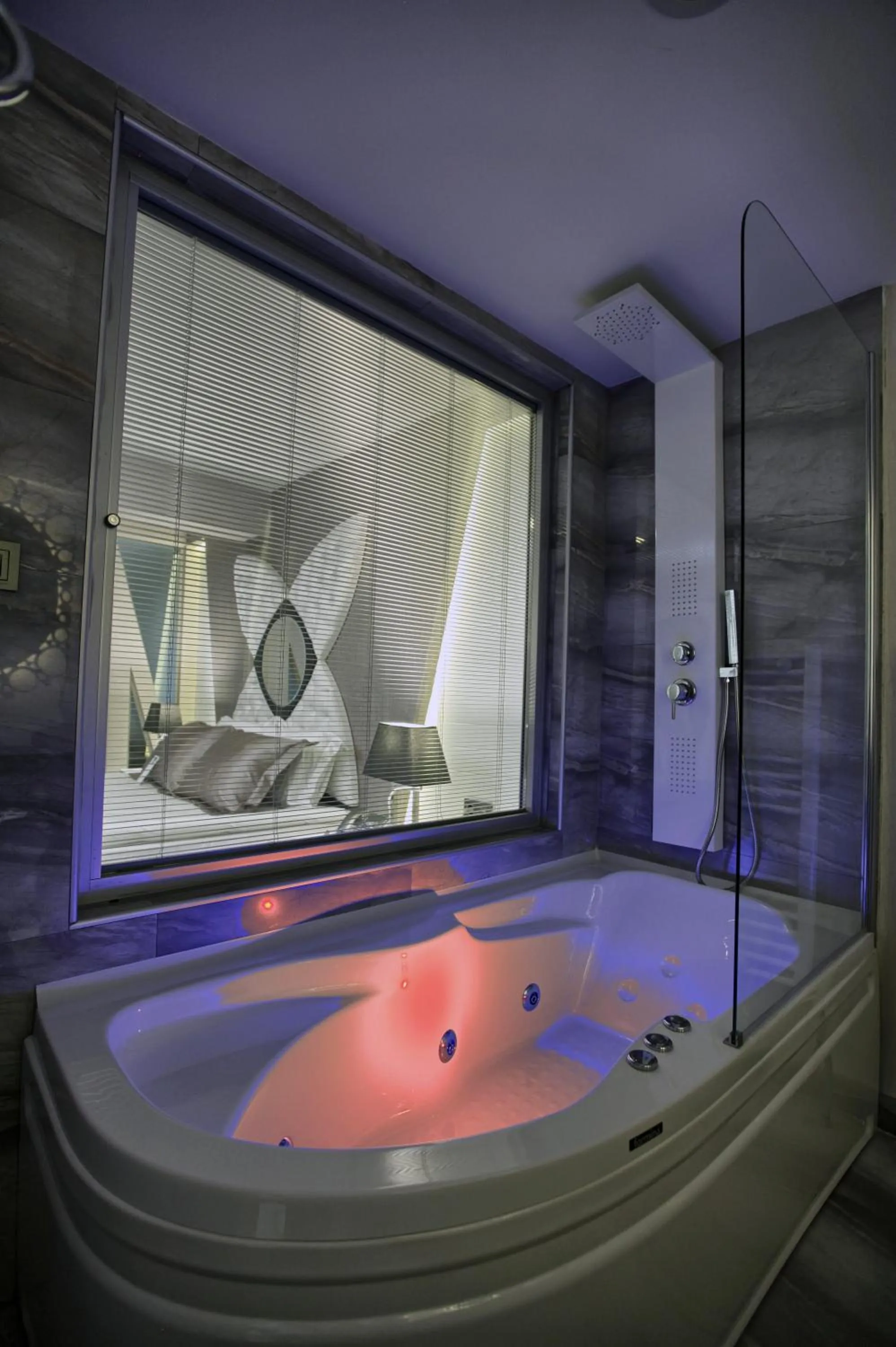 Hot Tub in Demonti Hotel