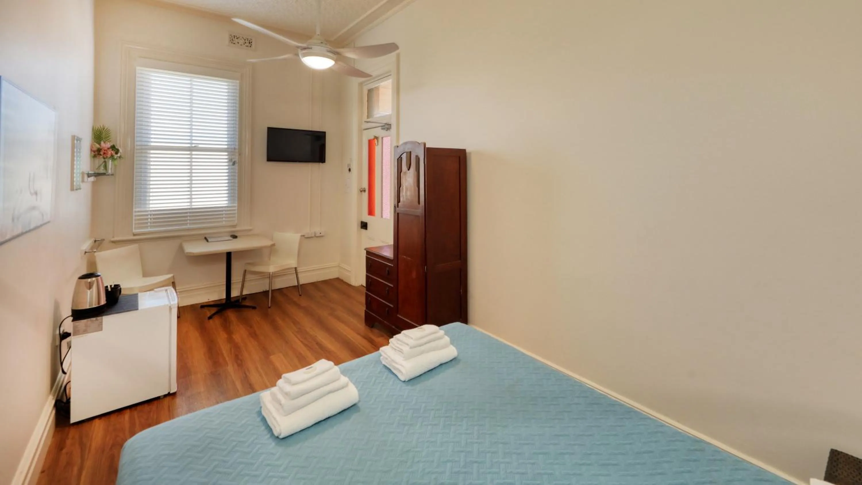 Bed in Maclean Hotel