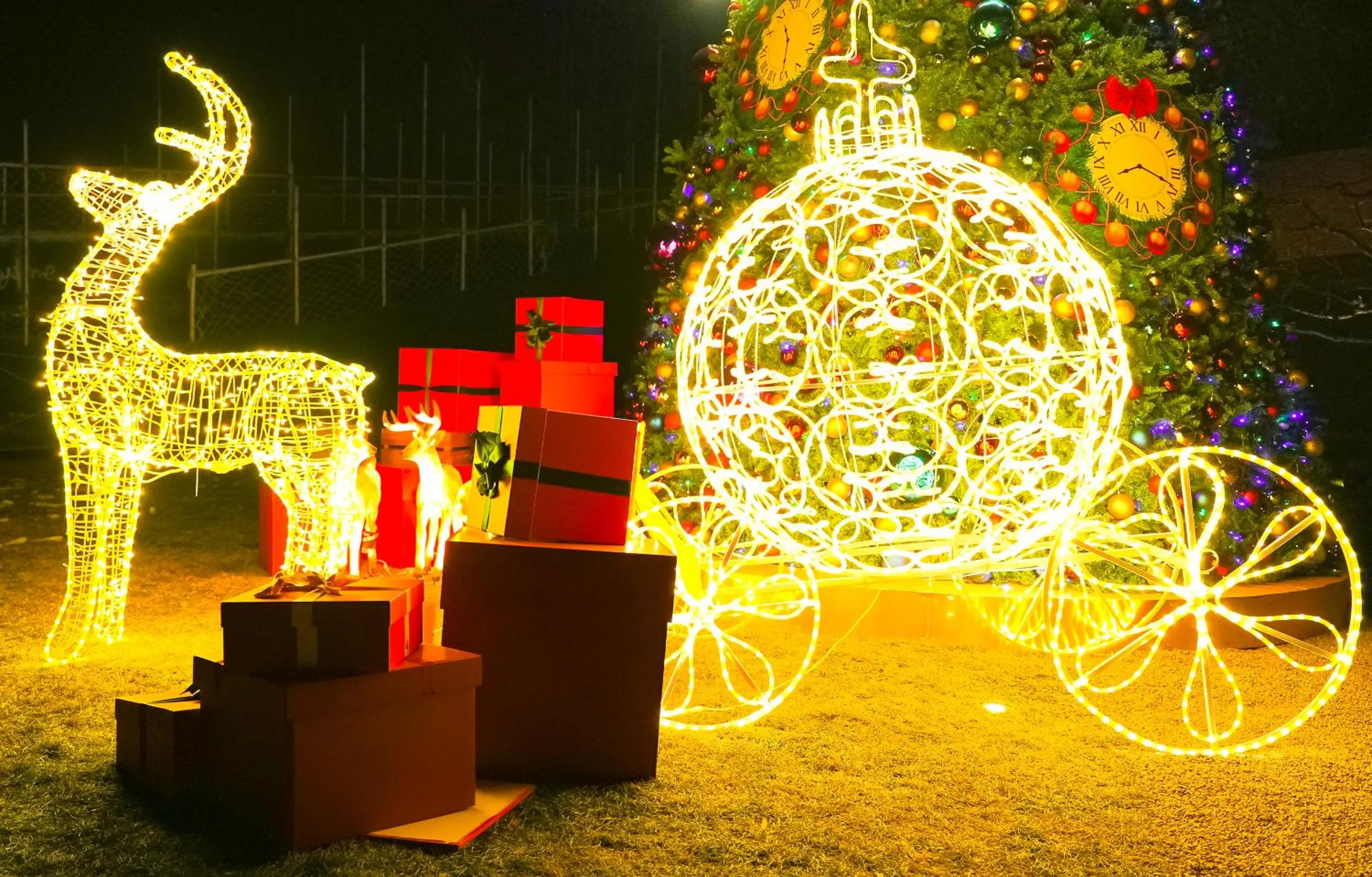 Property building in Brickyard Retreat at Mutianyu Great Wall Adjoin to Mutianyu Great Wall - Room with the View of Great Wall - Jacuzzi with the View of Great Wall - Vehicle Shuttle Service - International Catering - SPA& Nail Beauty Facilities