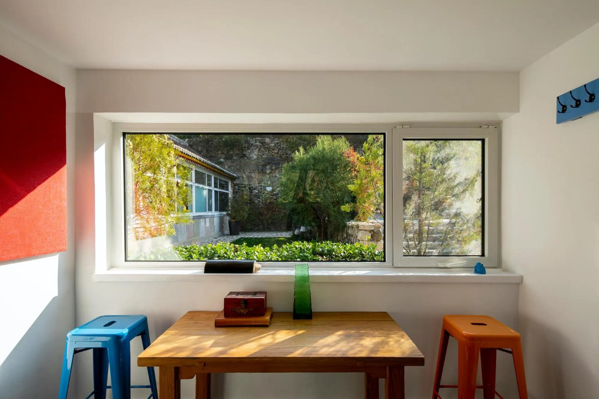 Dining area in Brickyard Retreat at Mutianyu Great Wall Adjoin to Mutianyu Great Wall - Room with the View of Great Wall - Jacuzzi with the View of Great Wall - Vehicle Shuttle Service - International Catering - SPA& Nail Beauty Facilities