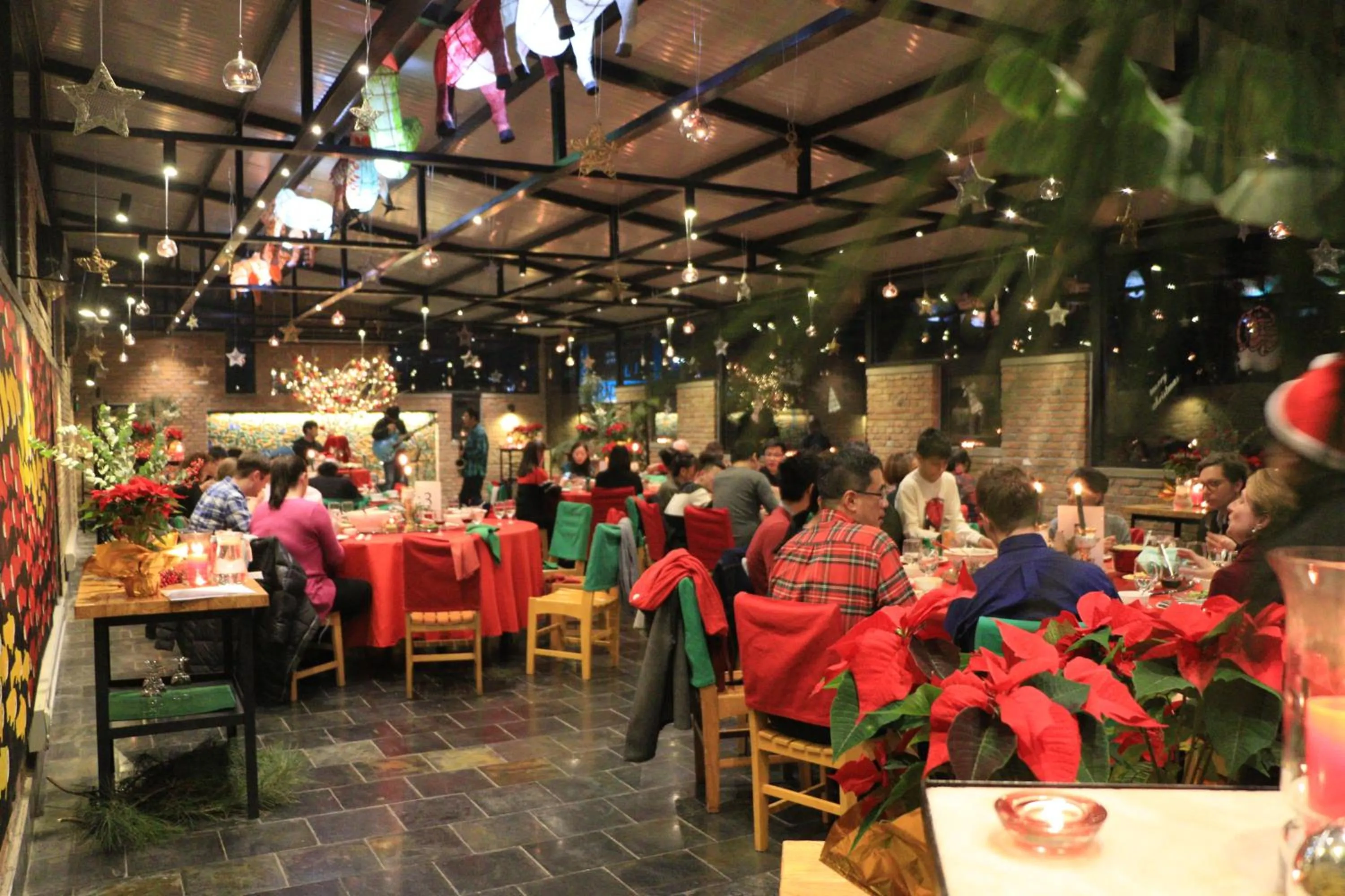 Restaurant/places to eat in Brickyard Retreat at Mutianyu Great Wall Adjoin to Mutianyu Great Wall - Room with the View of Great Wall - Jacuzzi with the View of Great Wall - Vehicle Shuttle Service - International Catering - SPA& Nail Beauty Facilities