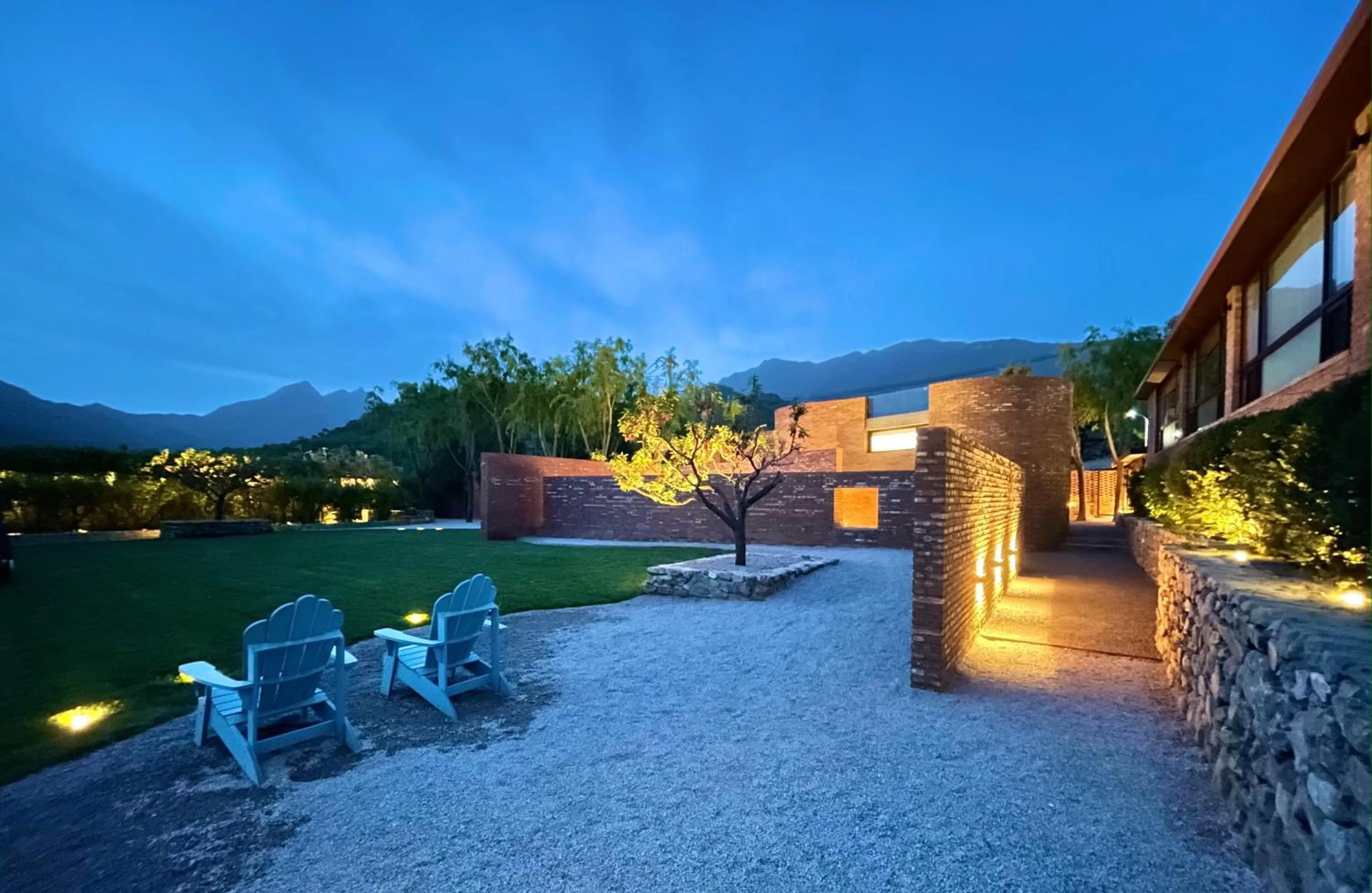 Night in Brickyard Retreat at Mutianyu Great Wall Adjoin to Mutianyu Great Wall - Room with the View of Great Wall - Jacuzzi with the View of Great Wall - Vehicle Shuttle Service - International Catering - SPA& Nail Beauty Facilities