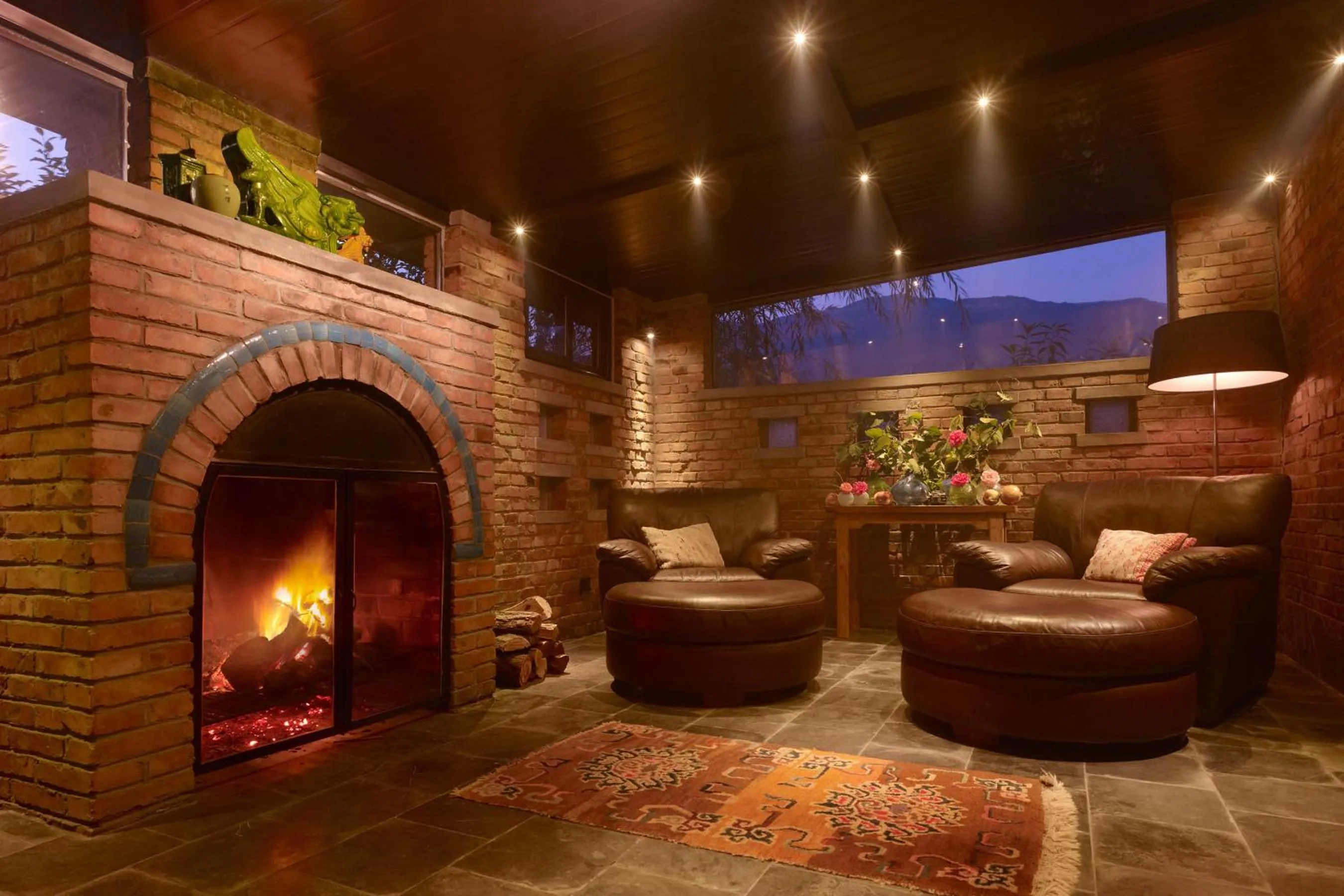 Restaurant/places to eat in Brickyard Retreat at Mutianyu Great Wall Adjoin to Mutianyu Great Wall - Room with the View of Great Wall - Jacuzzi with the View of Great Wall - Vehicle Shuttle Service - International Catering - SPA& Nail Beauty Facilities